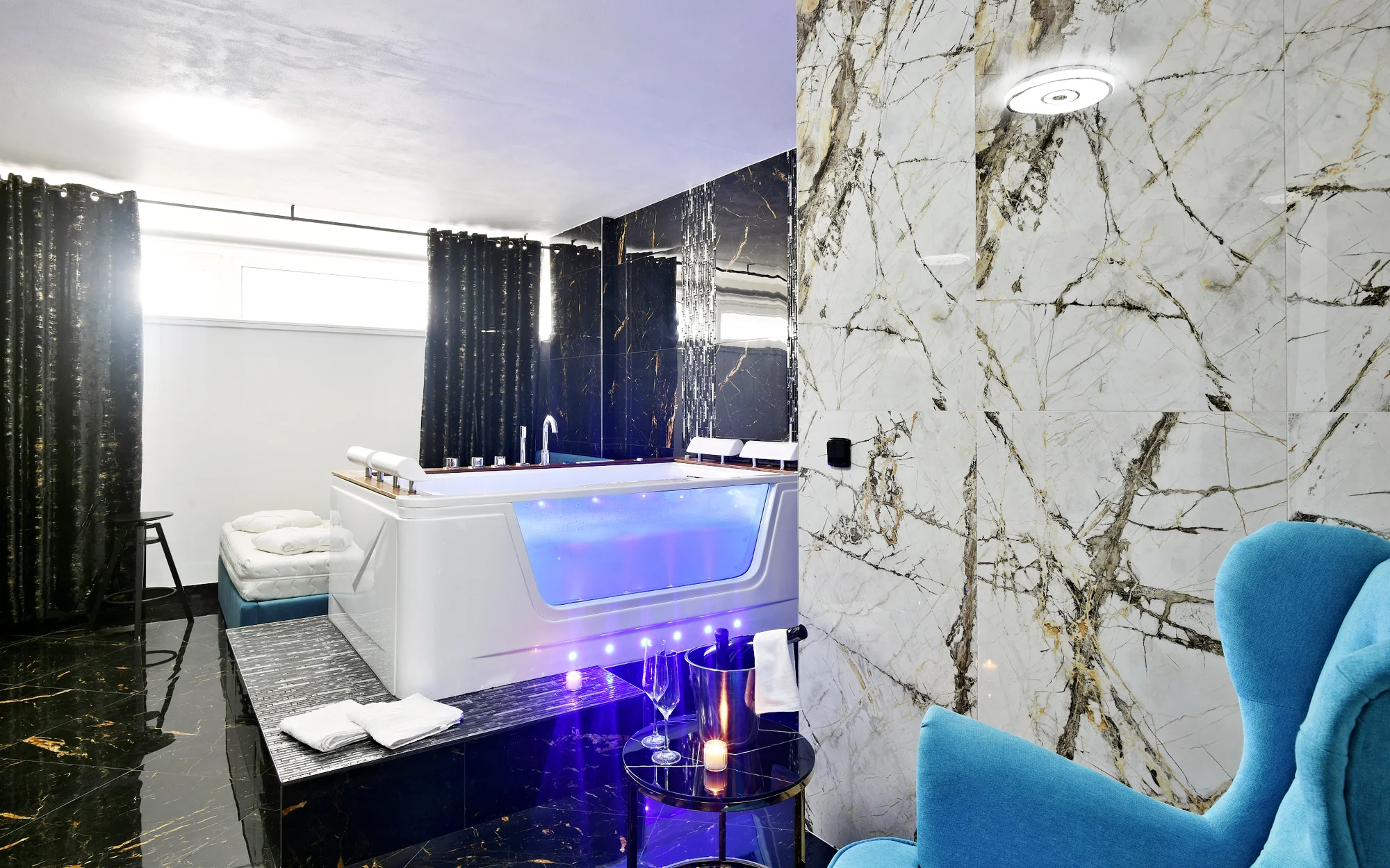 1–5 hod. privátního wellness v srdci Prahy: hydromasážní vana, sauna i občerstvení
