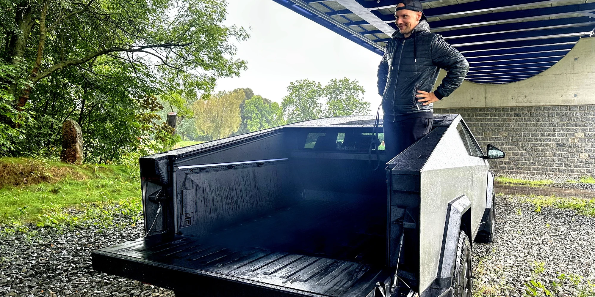 Unikátní Tesla Cybertruck: spolujízda nebo řízení vč. focení