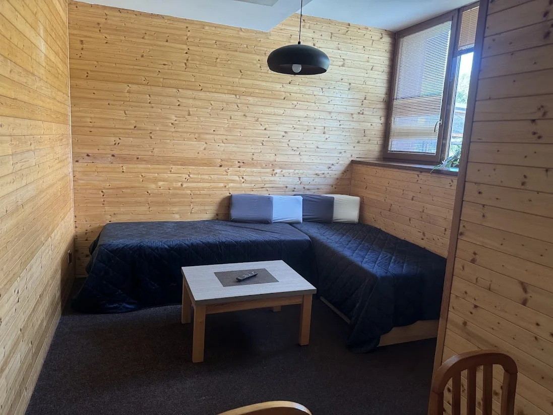 Komfortní apartmány přímo na pláži u Vranovské přehrady: krytá terasa, lodičky i venkovní bazén