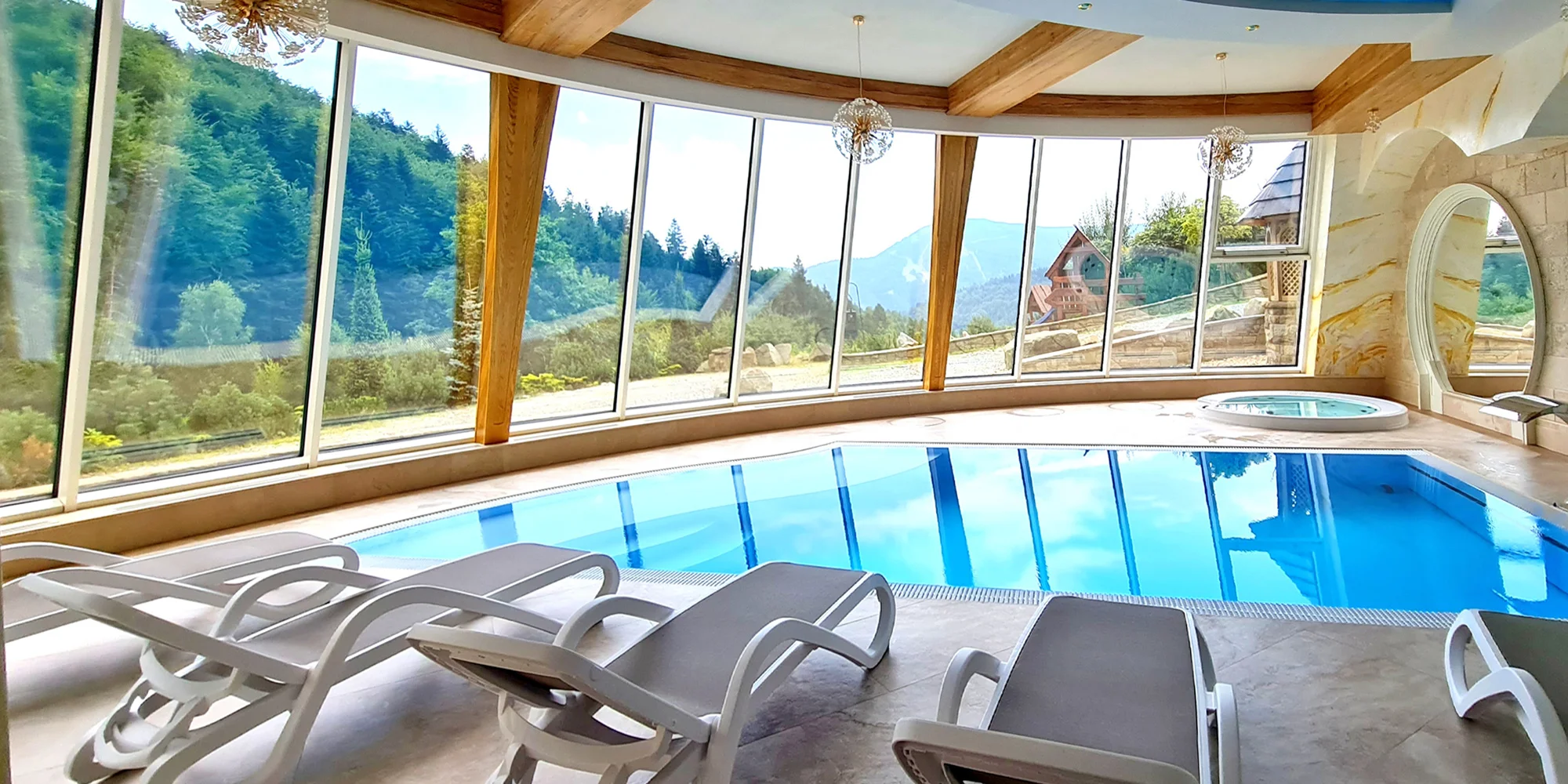 5* resort v polských Beskydech: pobyt až pro 6 osob s jídlem, bazénem, vířivkou i saunou, akce 2 děti zdarma