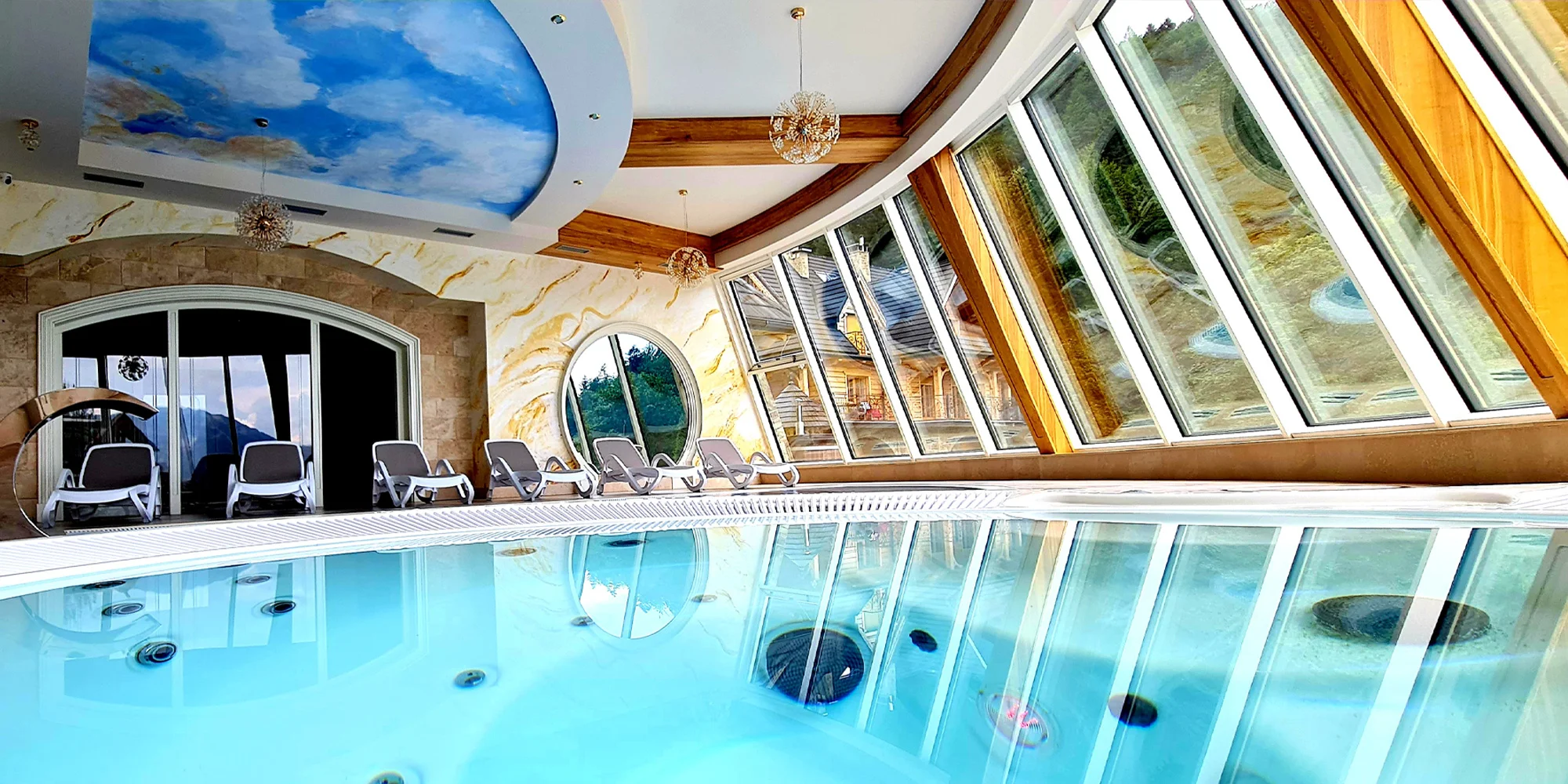 5* resort v polských Beskydech: pobyt až pro 6 osob s jídlem, bazénem, vířivkou i saunou, akce 2 děti zdarma