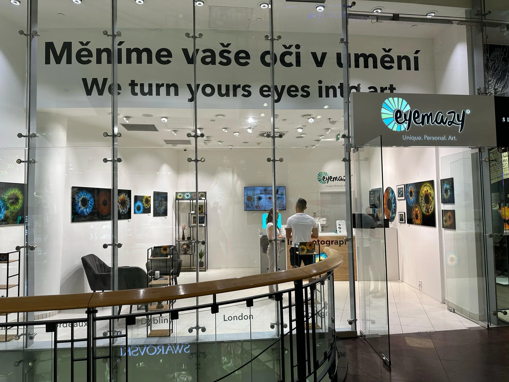 Fotografie oční duhovky vč. tisku na počkání v OC Palladium: pro jednotlivce i dvojice