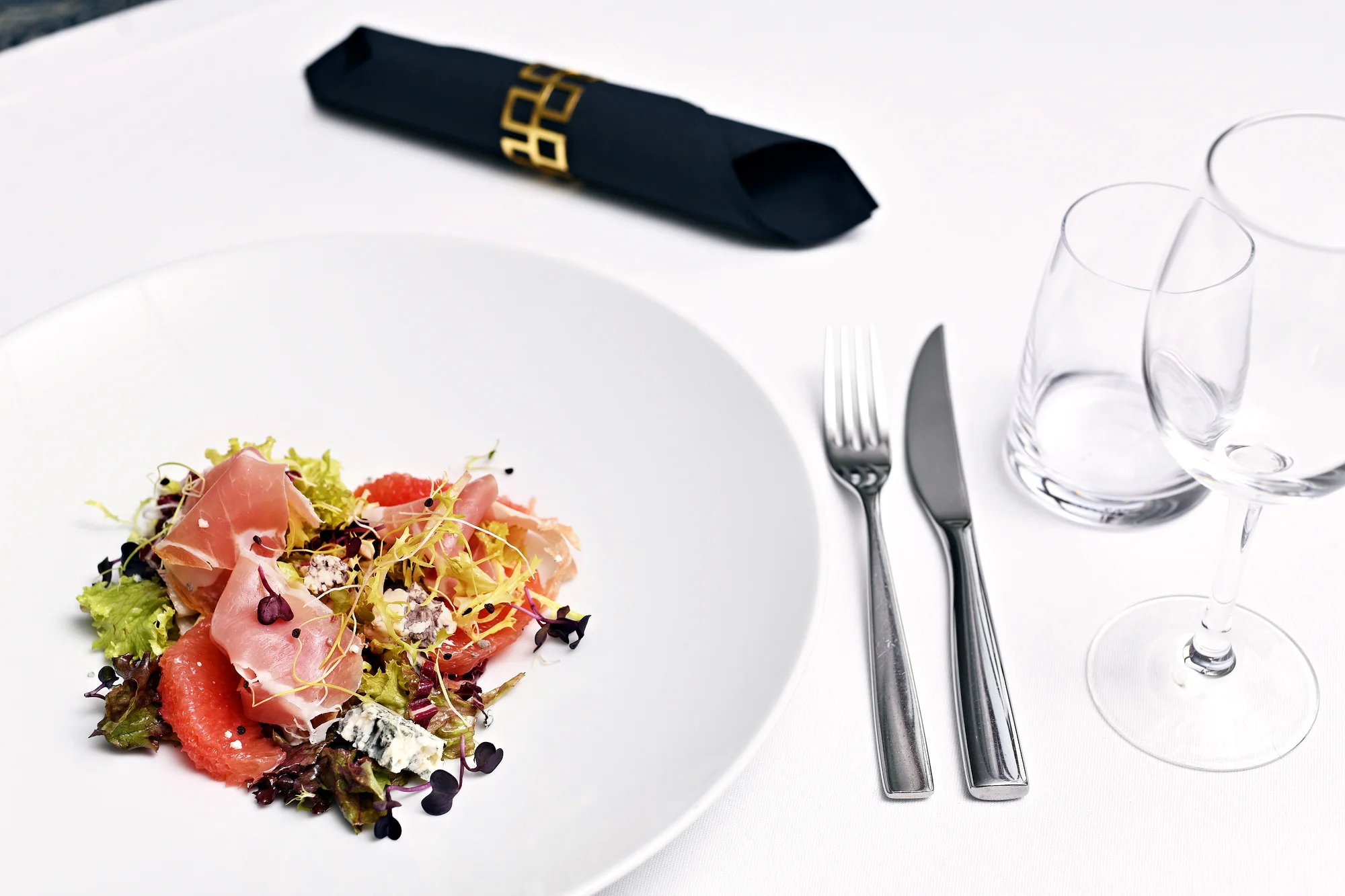 7chodové menu i vinné párování v hotelu na Malé Straně pro 2 osoby