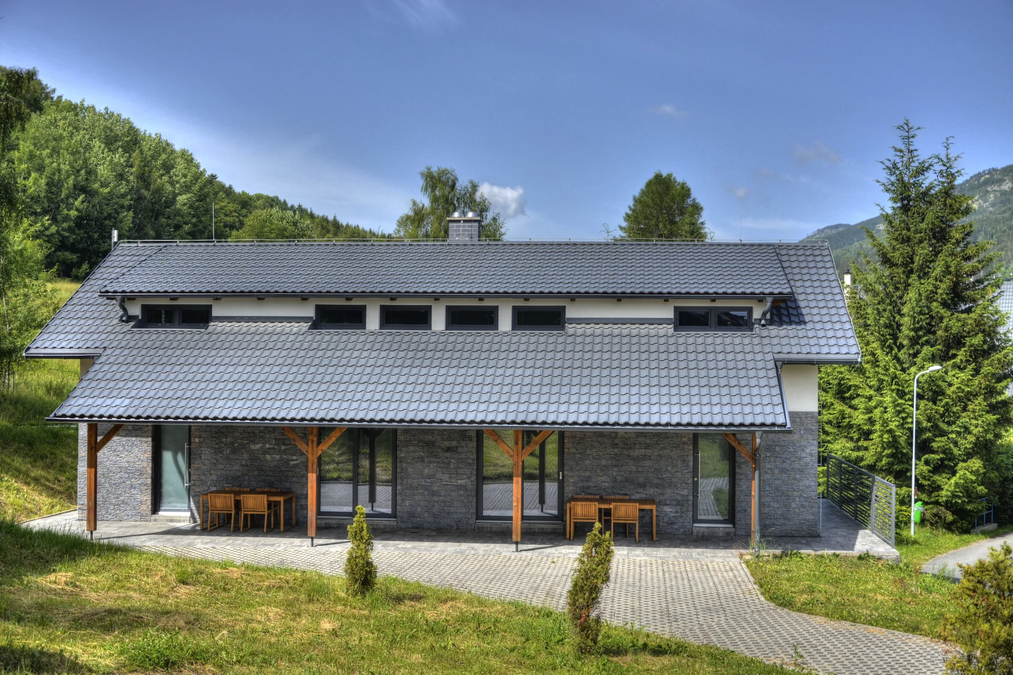 Dovolená na Dolní Moravě: moderní patrové apartmány, výhled na stezku v oblacích