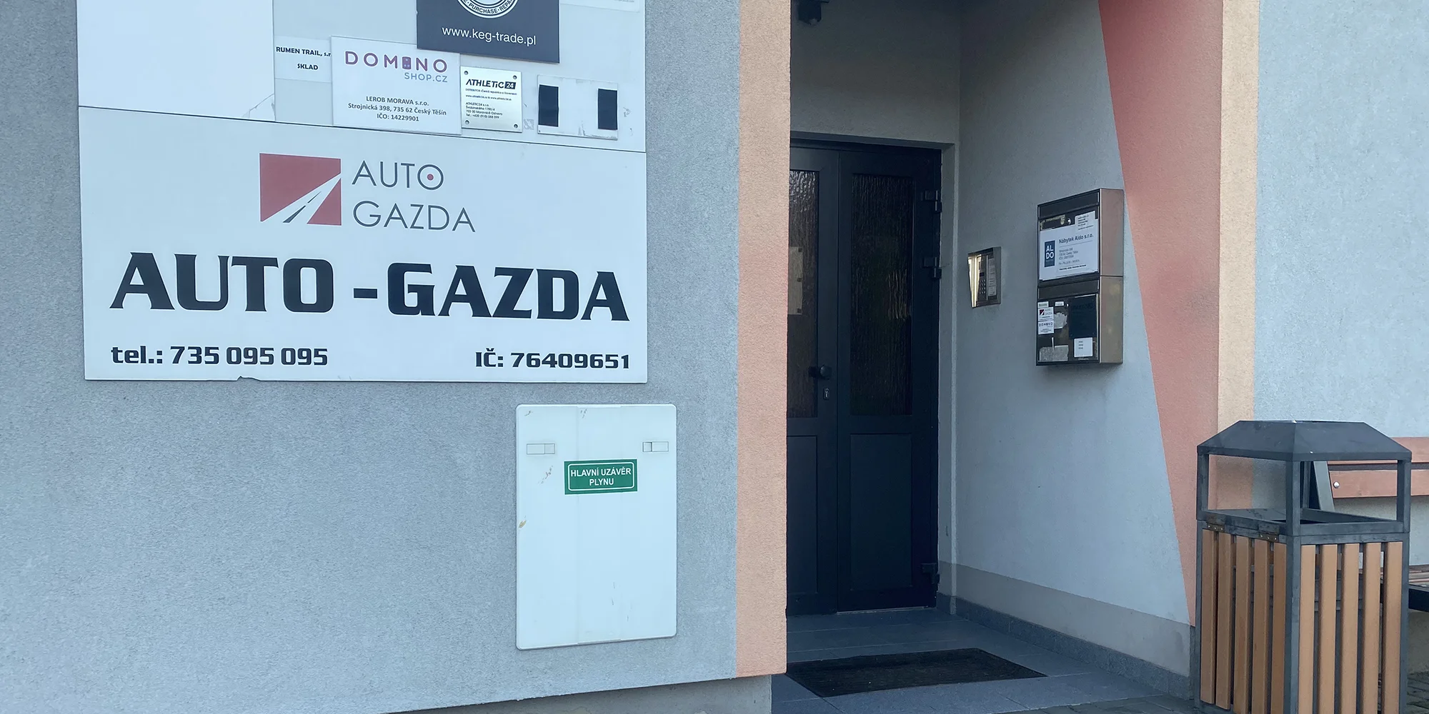 Koberec nebo gauč jako nový: zapůjčení profesionálního tepovače Kärcher na 1 nebo 2 dny