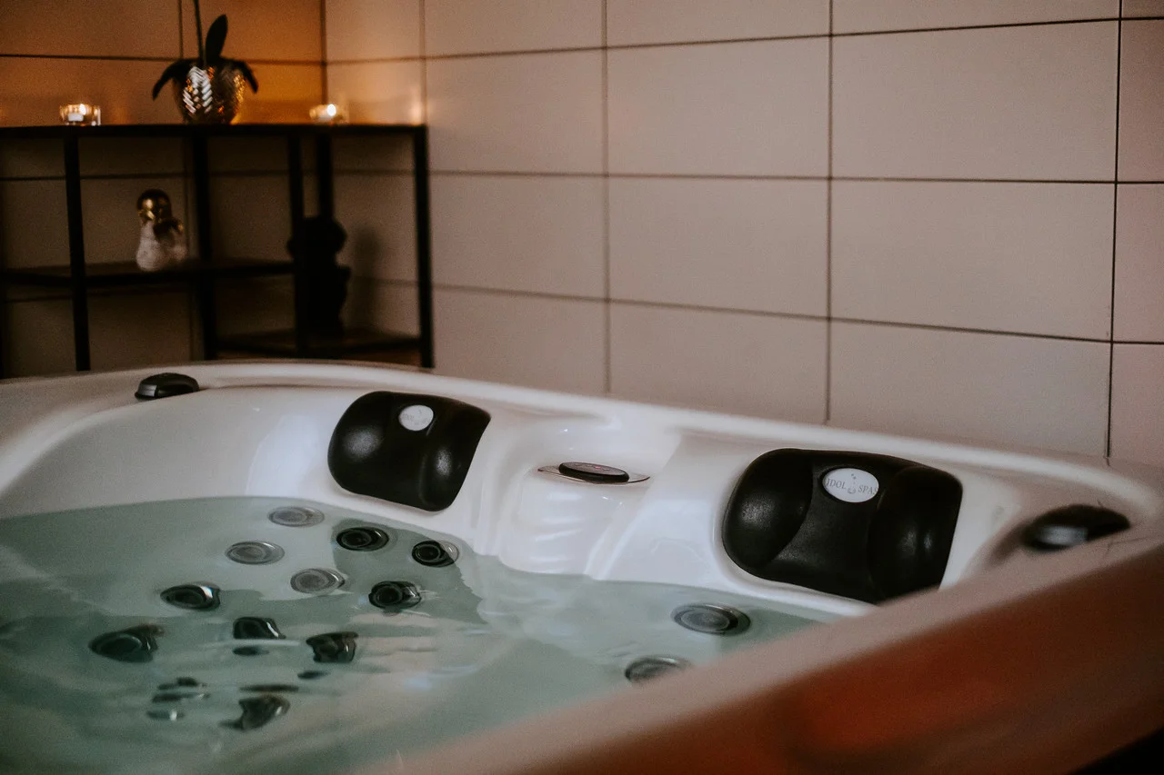 Dopolední romantika v bublinkách: vstup do privátního wellness na 90 minut