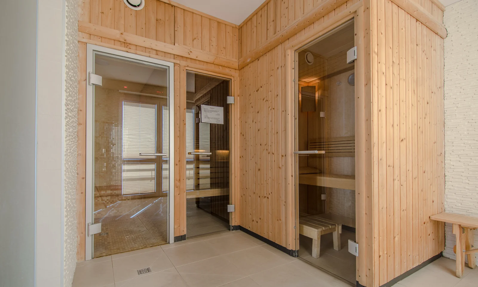 Hurá na Balt: 3* hotel u jezera Jamno, snídaně i polopenze, neomezený wellness, akce 2 děti zdarma