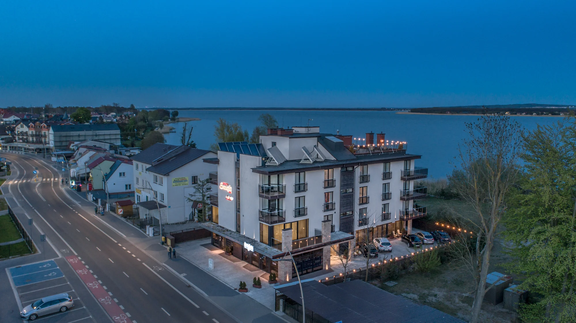 Hurá na Balt: 3* hotel u jezera Jamno, snídaně i polopenze, neomezený wellness, akce 2 děti zdarma