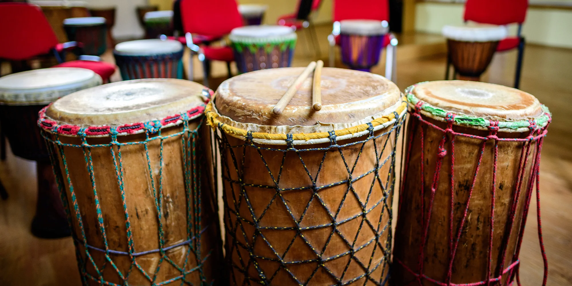 Skupinový workshop afrického bubnování na bubny djembe: 3 hodiny, vhodné pro začátečníky