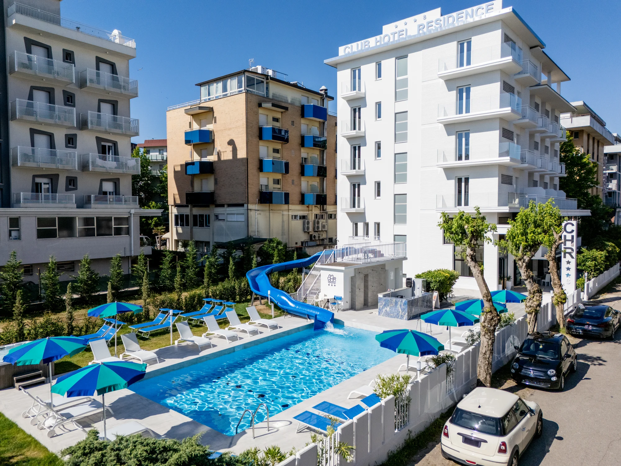 Rodinná dovolená u italského Jadranu: hotel 50 metrů od pláže, plná penze a koupání v bazénu, dítě zdarma