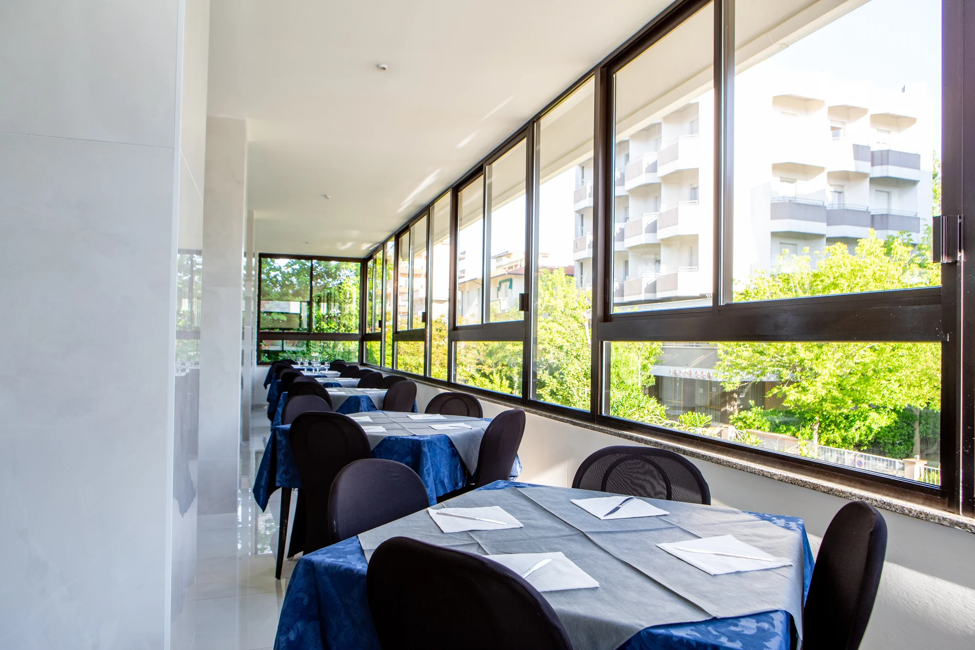 Dovolená s plnou penzí u italského Rimini: hotel 150 m od moře, bazén a dvě děti do 2,9 let zdarma
