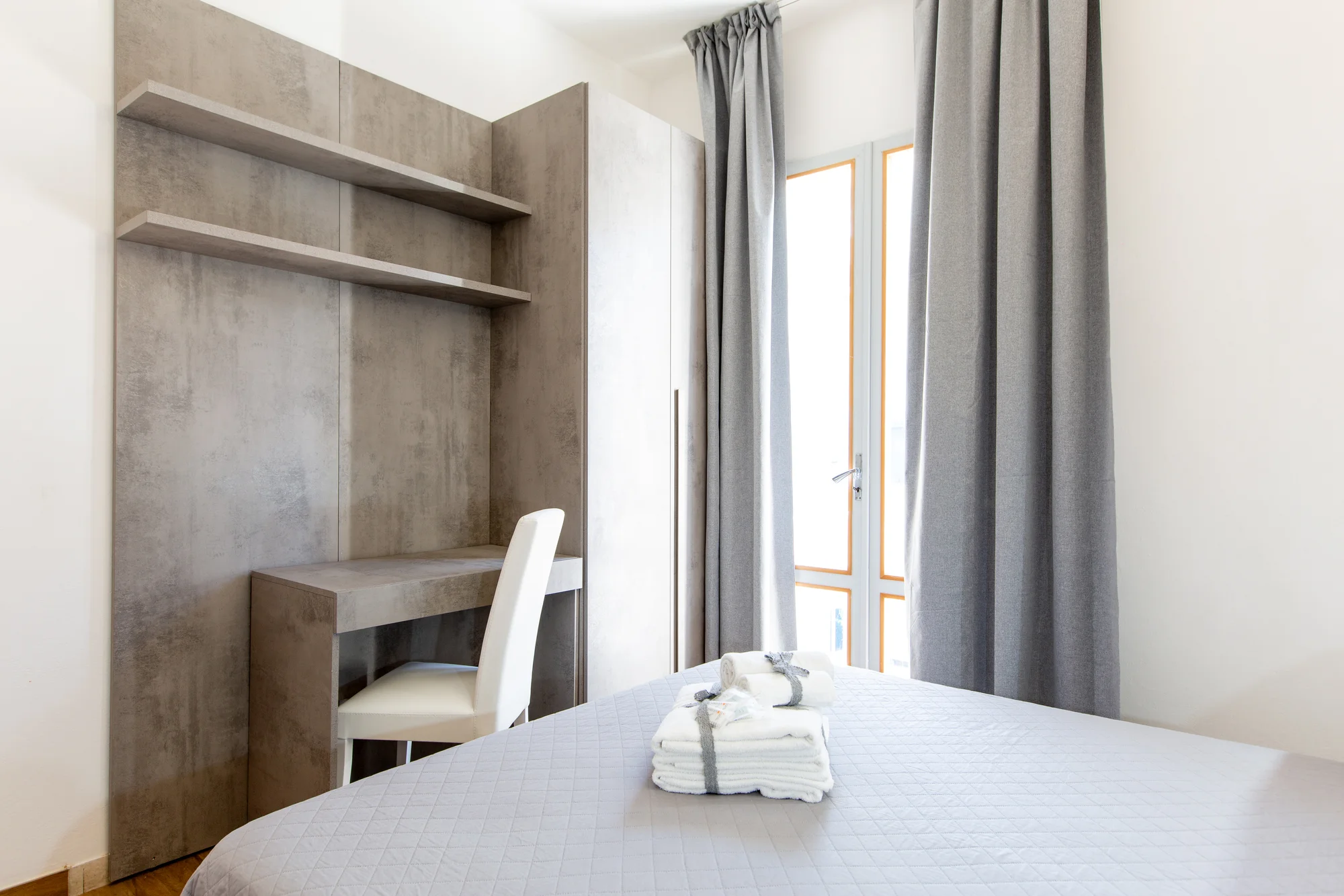 Dovolená s plnou penzí u italského Rimini: hotel 150 m od moře, bazén a dvě děti do 2,9 let zdarma