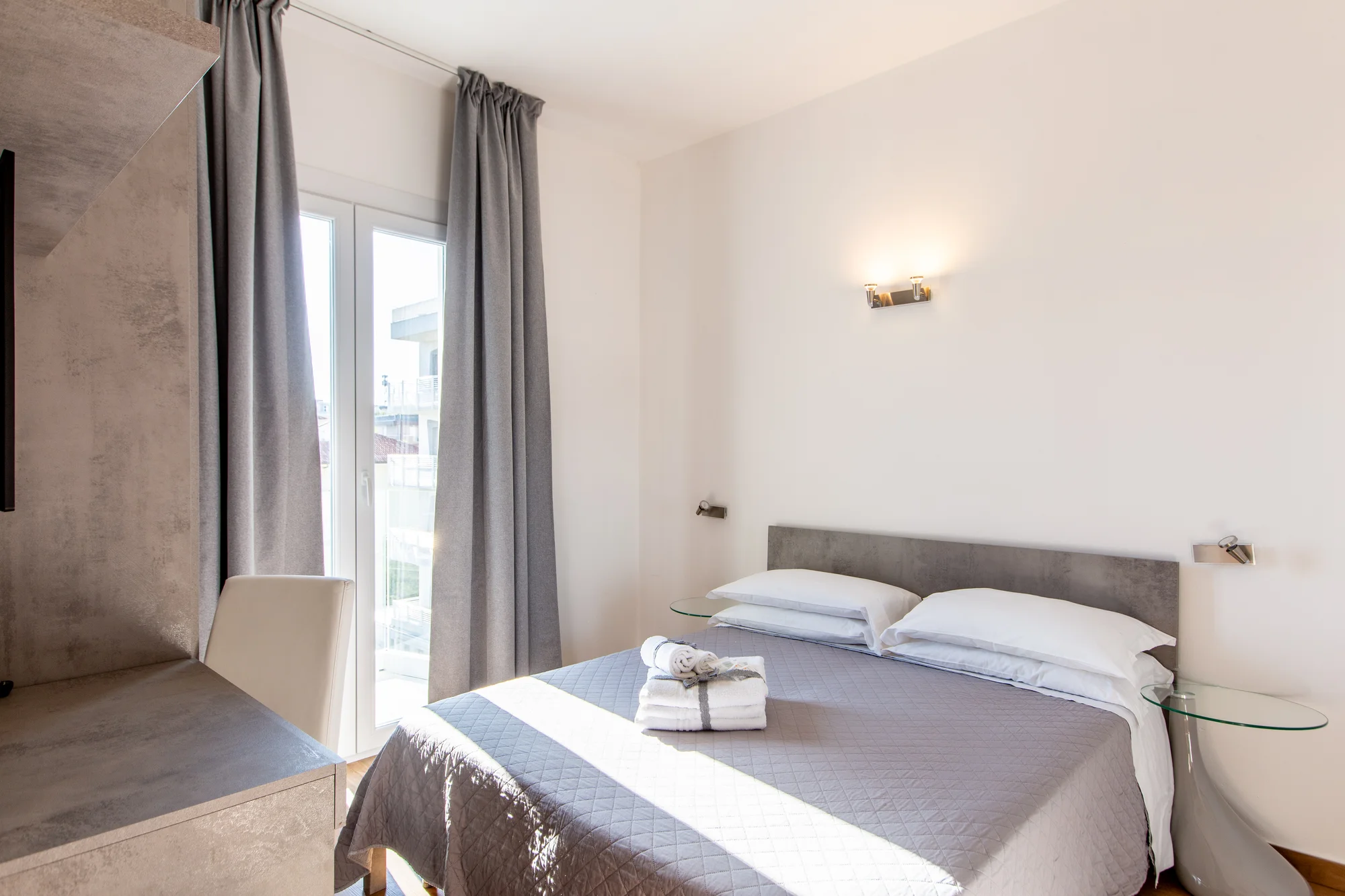 Dovolená s plnou penzí u italského Rimini: hotel 150 m od moře, bazén a dvě děti do 2,9 let zdarma