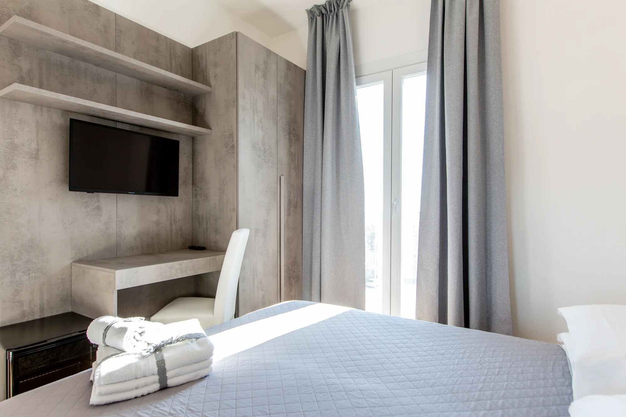 Dovolená s plnou penzí u italského Rimini: hotel 150 m od moře, bazén a dvě děti do 2,9 let zdarma