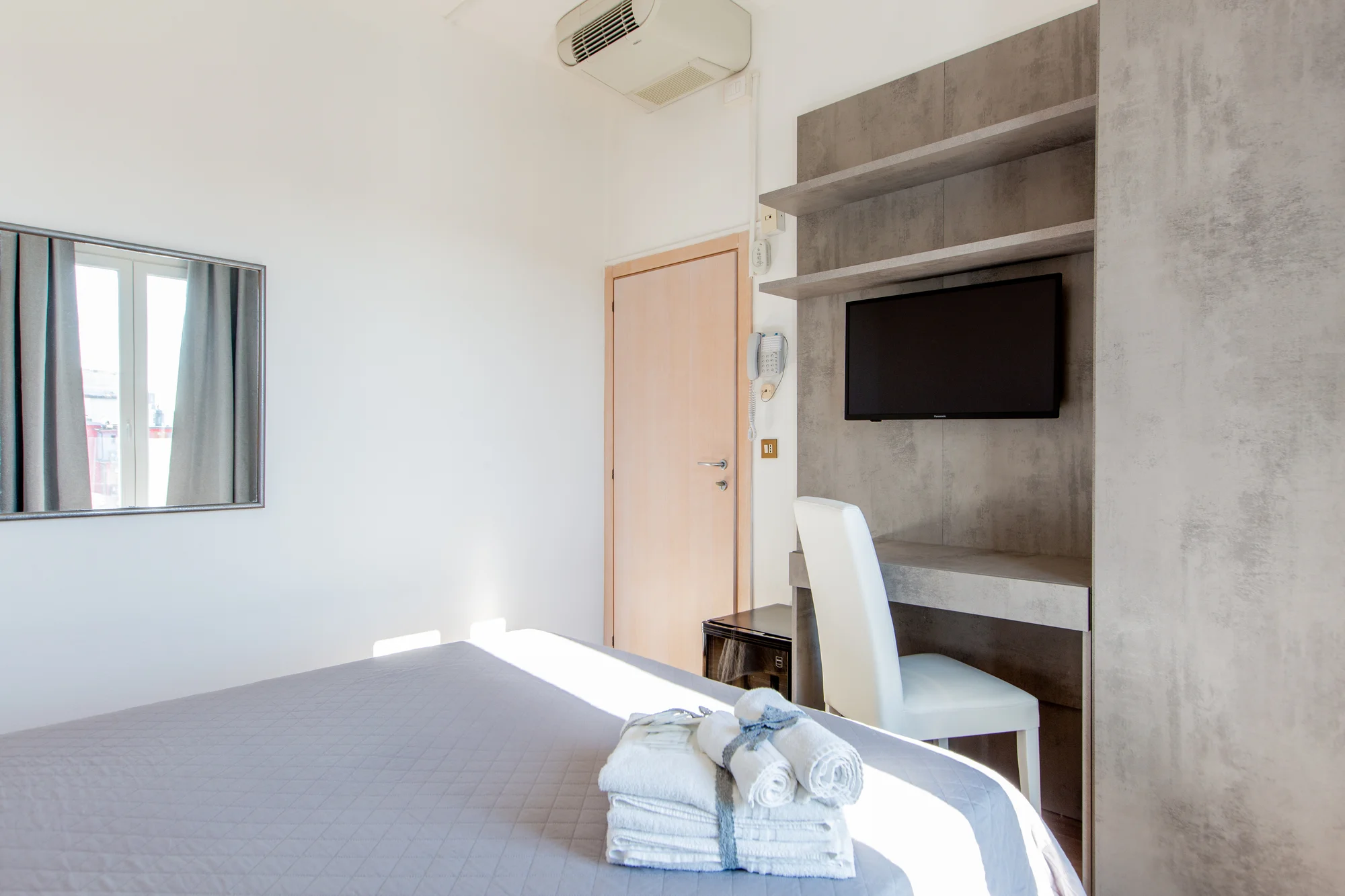 Dovolená s plnou penzí u italského Rimini: hotel 150 m od moře, bazén a dvě děti do 2,9 let zdarma