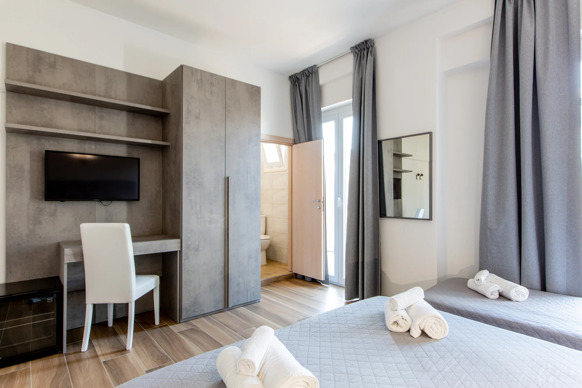 Dovolená s plnou penzí u italského Rimini: hotel 150 m od moře, bazén a dvě děti do 2,9 let zdarma
