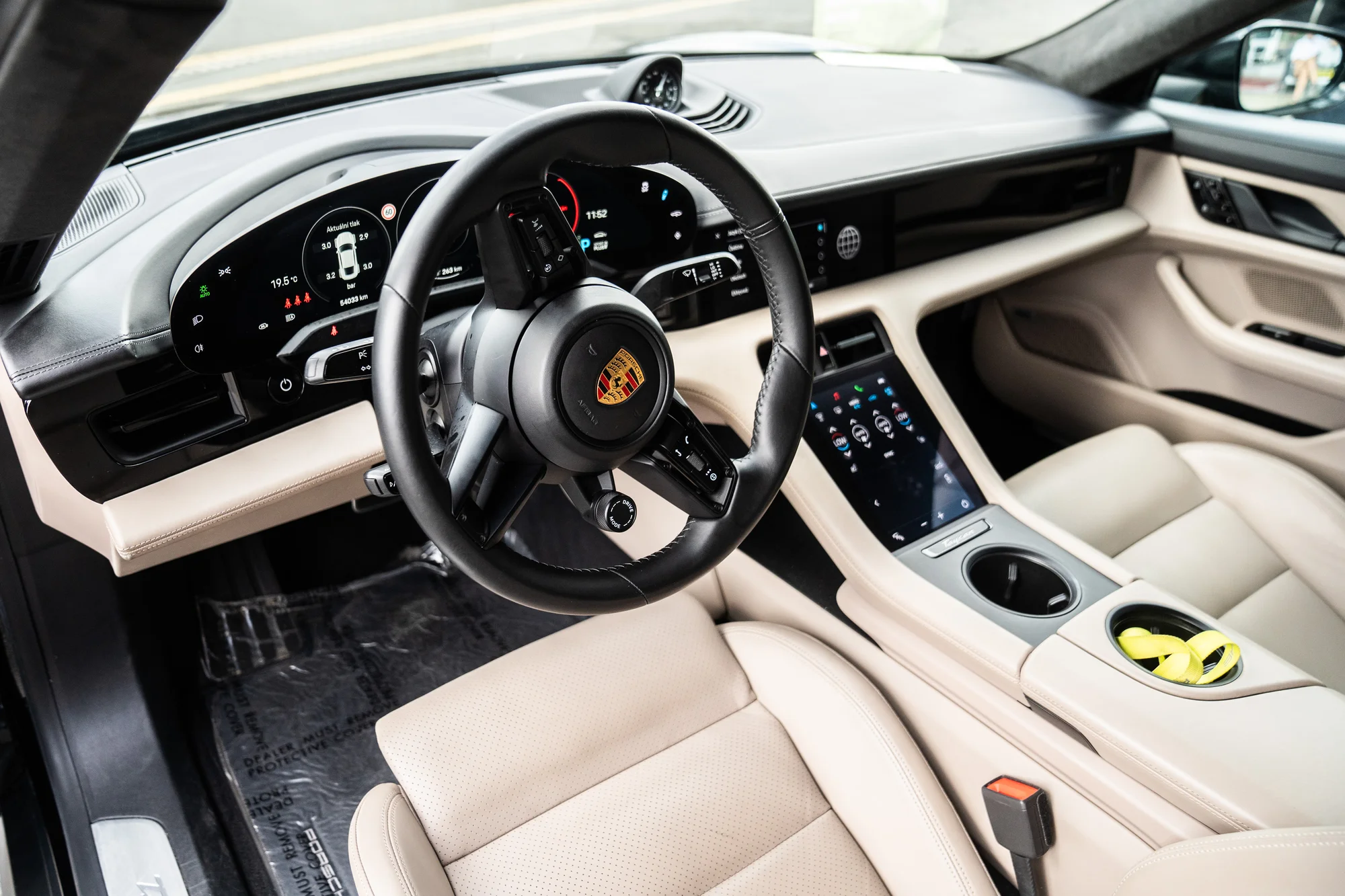Spolujízda v Porsche Taycan Turbo na závodním okruhu v Brně či Mostě