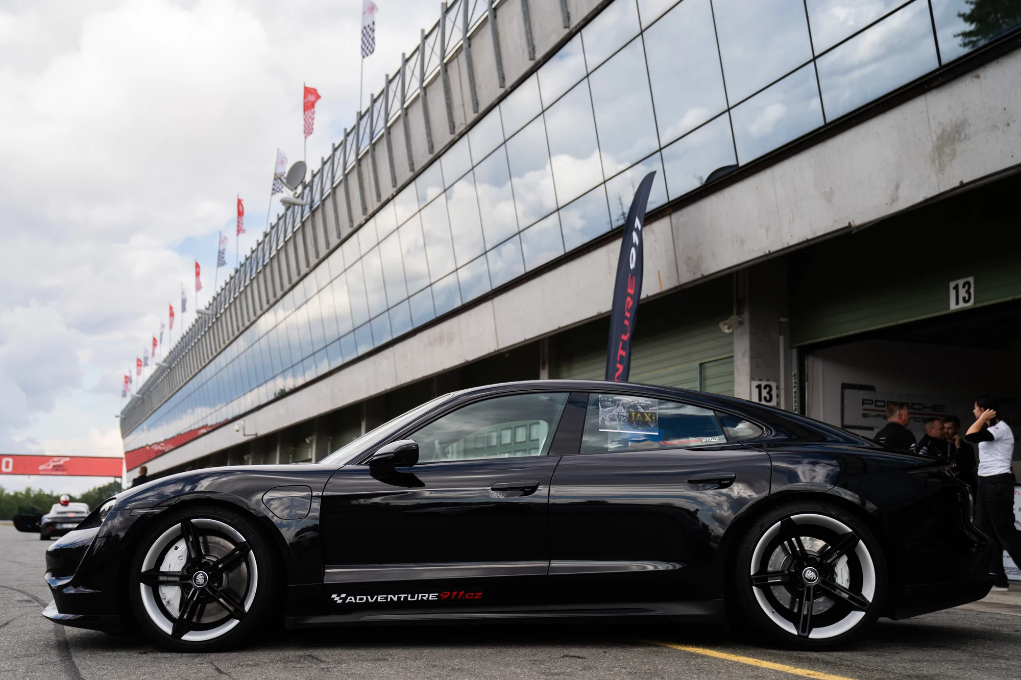 Spolujízda v Porsche Taycan Turbo na závodním okruhu v Brně či Mostě