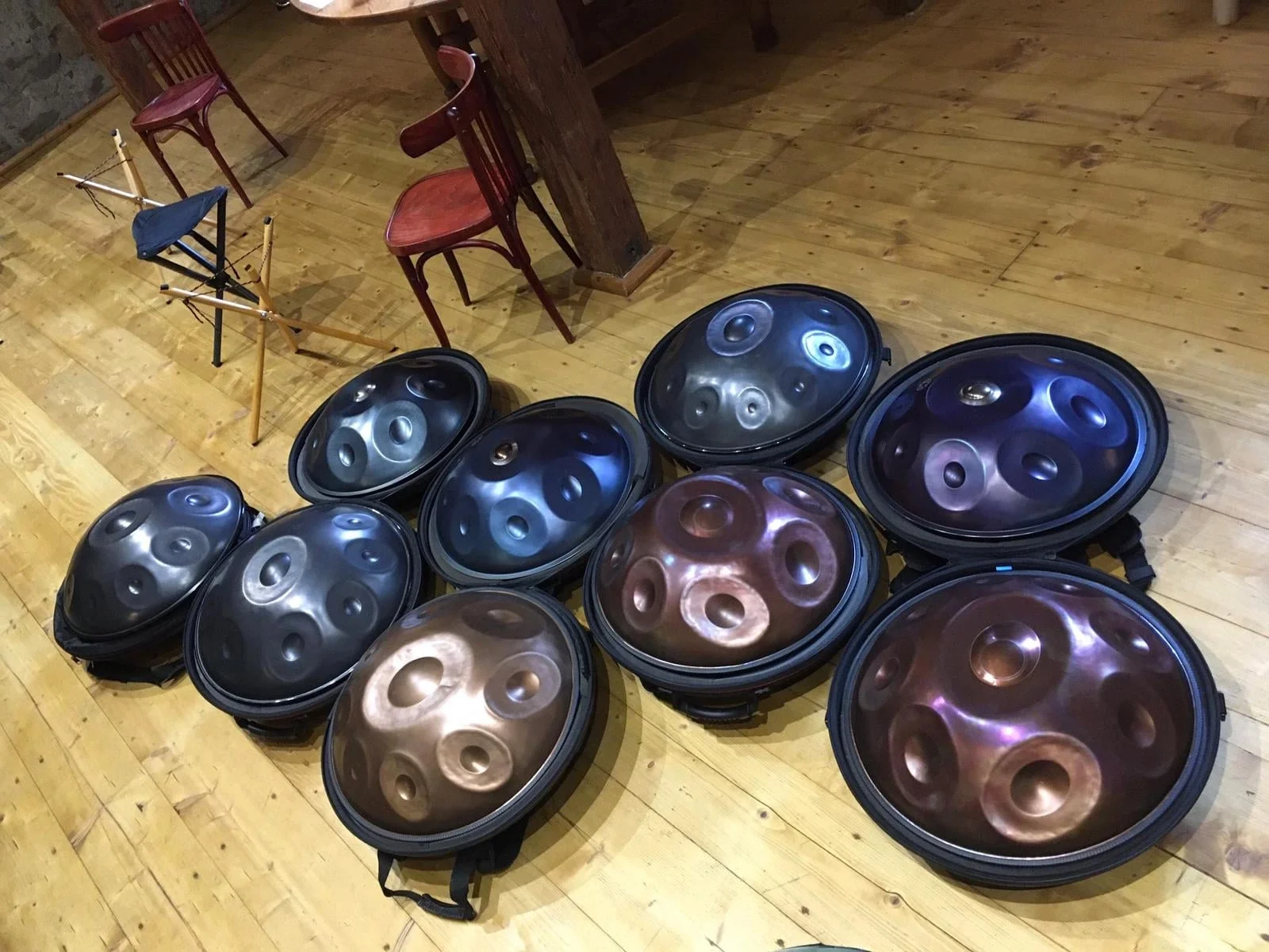 Hra na handpan snadno a rychle: tříhodinové skupinové workshopy, různá města
