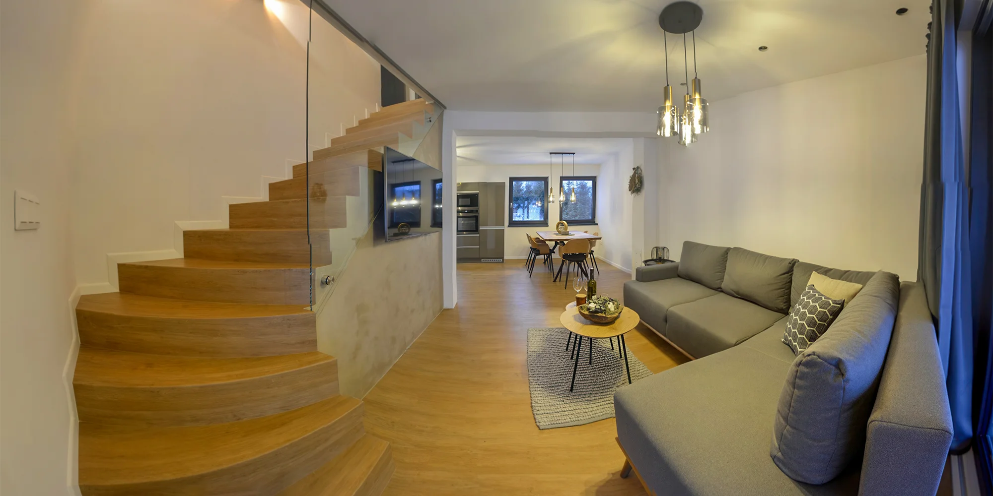 Dovolená na Dolní Moravě: moderní patrové apartmány, výhled na stezku v oblacích