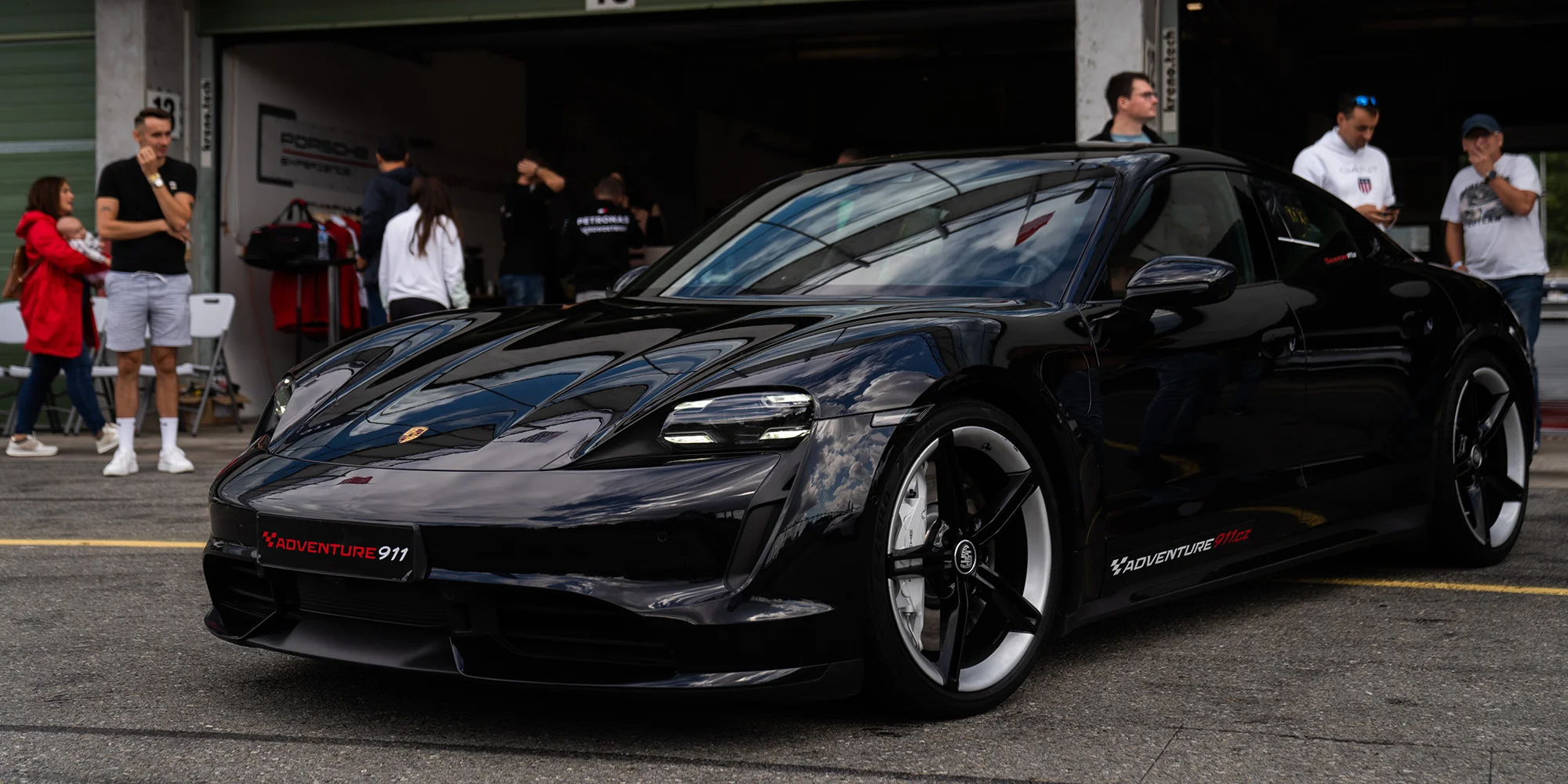 Spolujízda v Porsche Taycan Turbo na závodním okruhu v Brně či Mostě