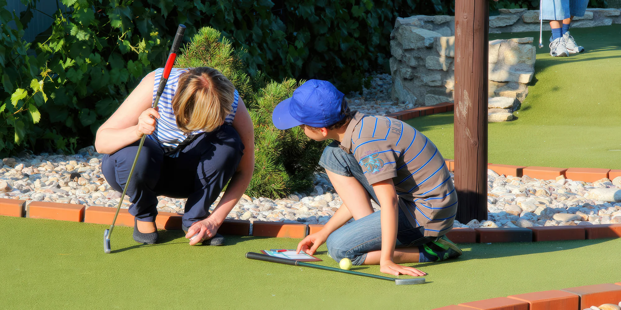 Venkovní adventure golf: hodinová zábava pro 2 dospělé i rodiny s dětmi
