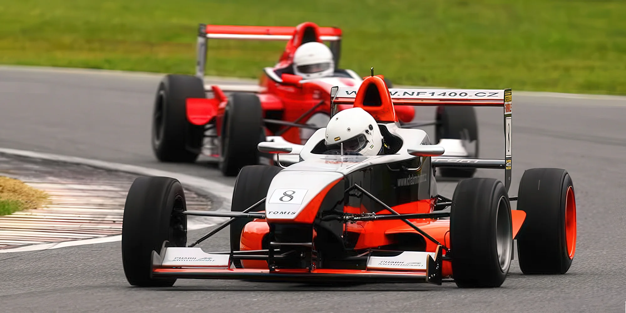 Jízda ve Formuli: usedněte do kokpitu závodního monopostu na 7 nebo 14 kol