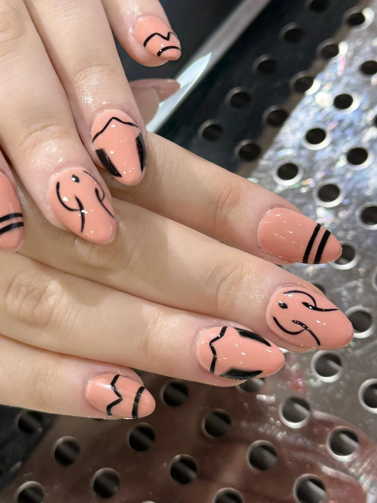 Péče o ruce i nohy: manikúra s gel lakem, Shellac i pedikúra