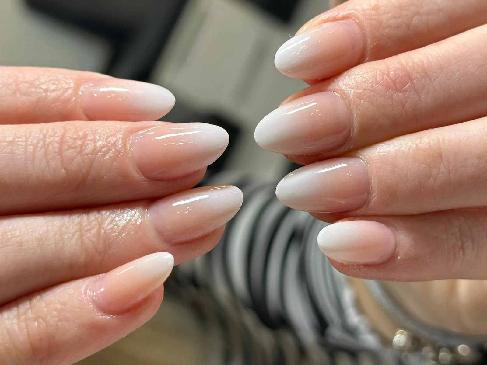 Péče o ruce i nohy: manikúra s gel lakem, Shellac i pedikúra