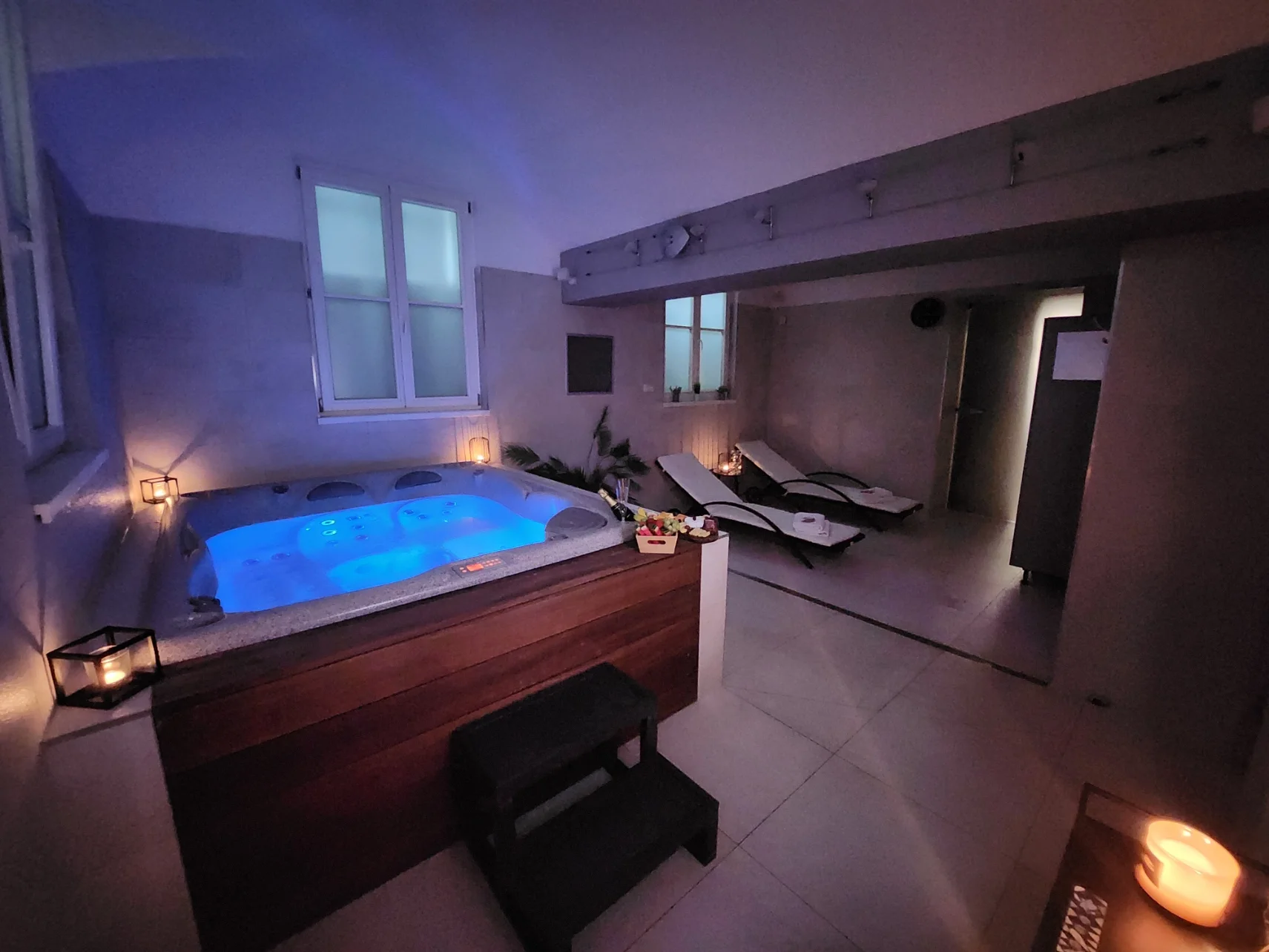 Privátní wellness pro 2 osoby: finská sauna, vířivka, prosecco i občerstvení