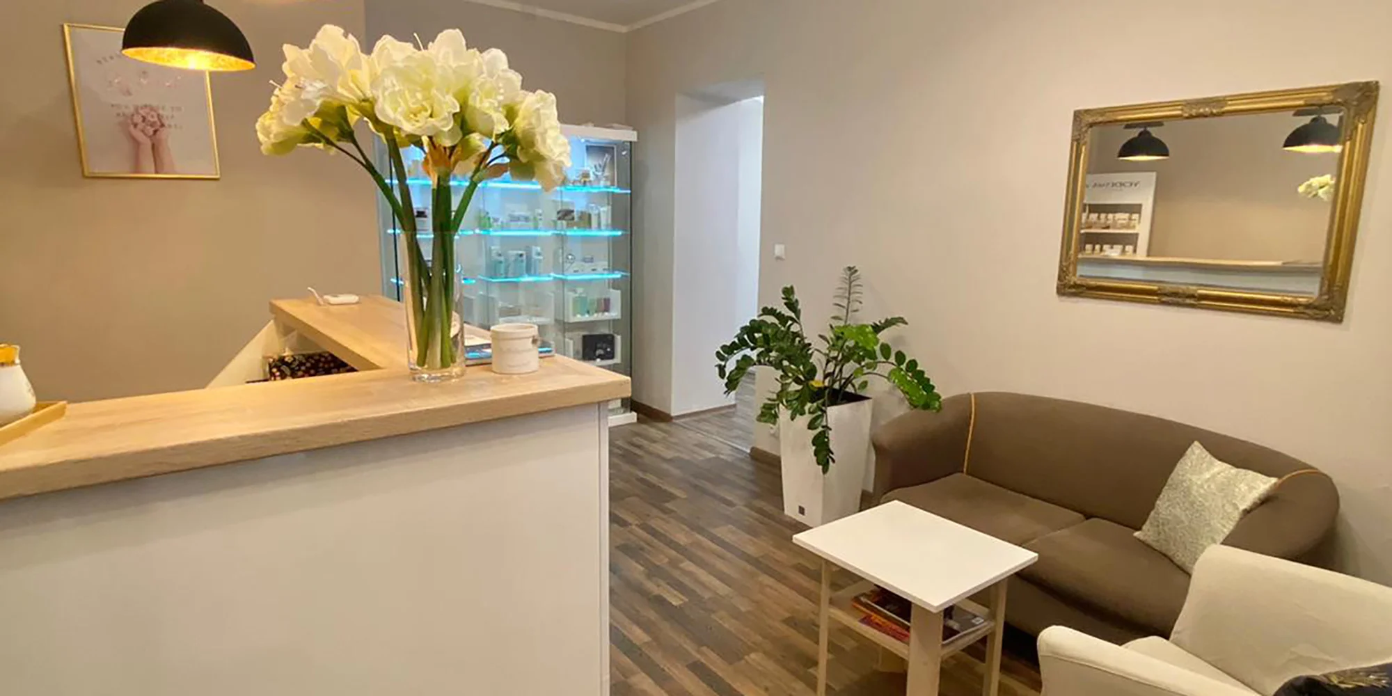 Balíček péče: SOS ošetření pleti, biostimulační laser a reflexní masáž