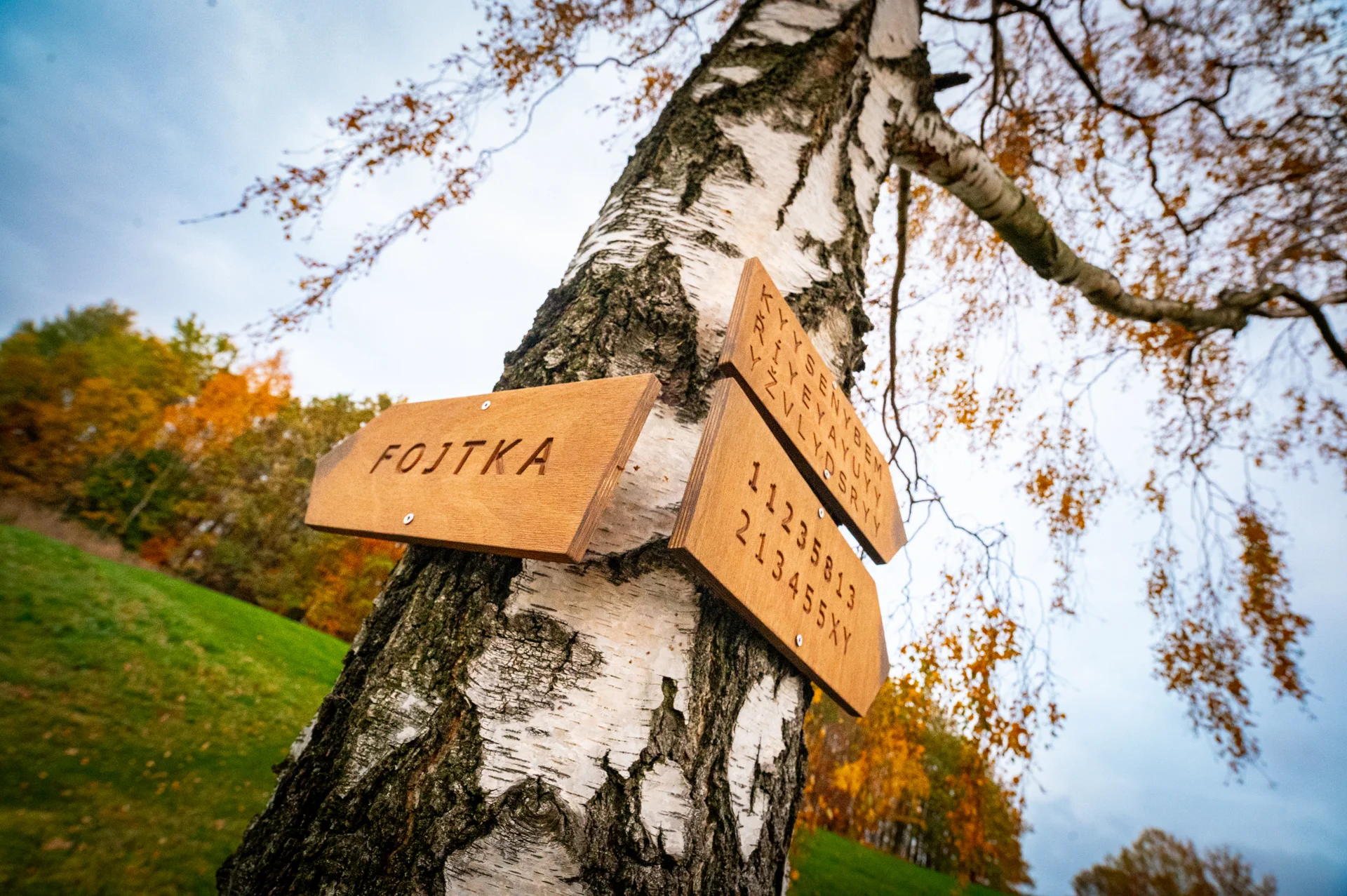 Venkovní mobilní úniková hra plná hádanek a úkolů na golfovém hřišti: 1-6 hráčů