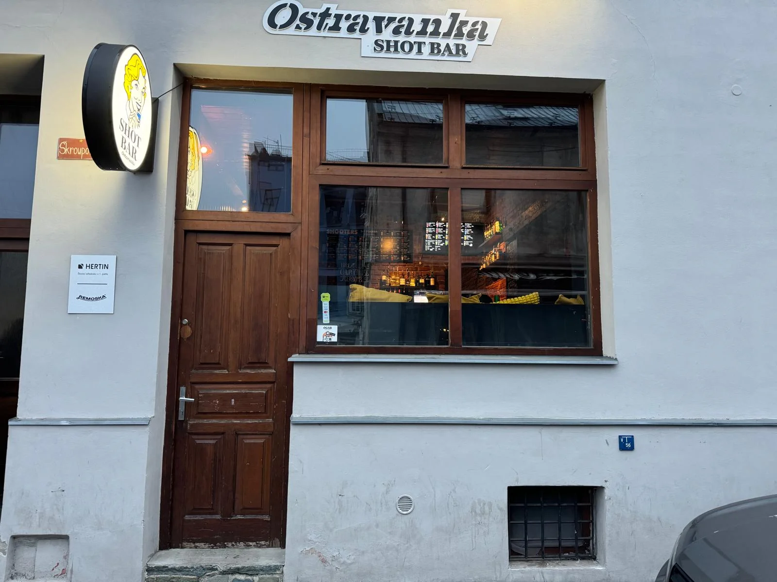 2-20 míchaných panáků v centru Ostravy: sunrise, banana spit i Hello Kitty