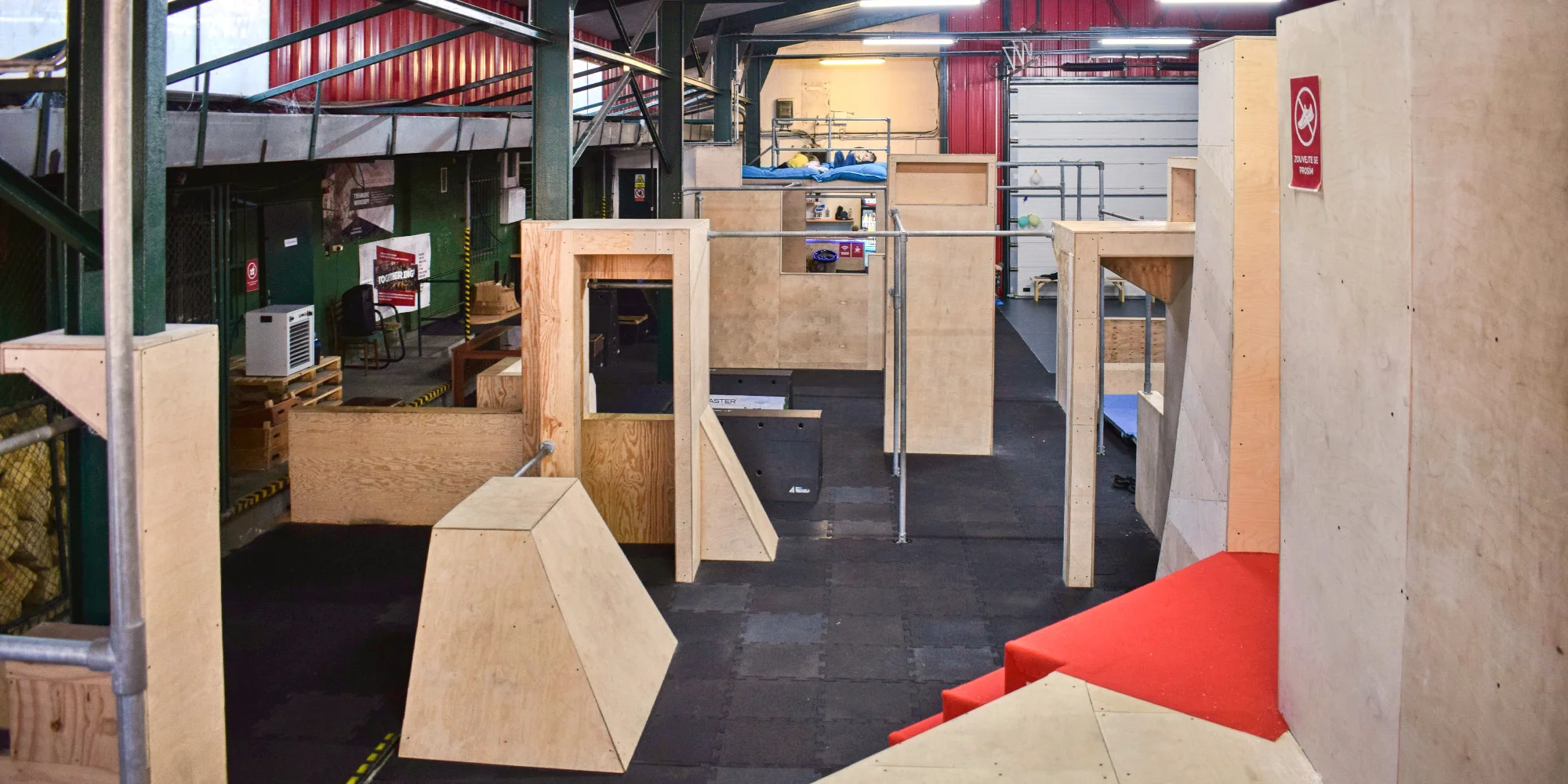 Akční zábava v parkour hale Improve Yourself Academy: vstup na 3 hodiny