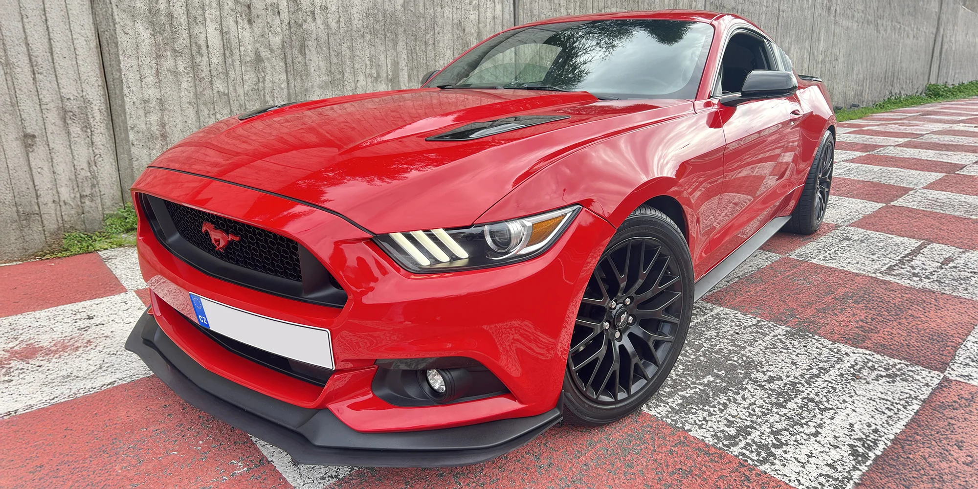 Zapůjčení upraveného Fordu Mustang až na 180 min.