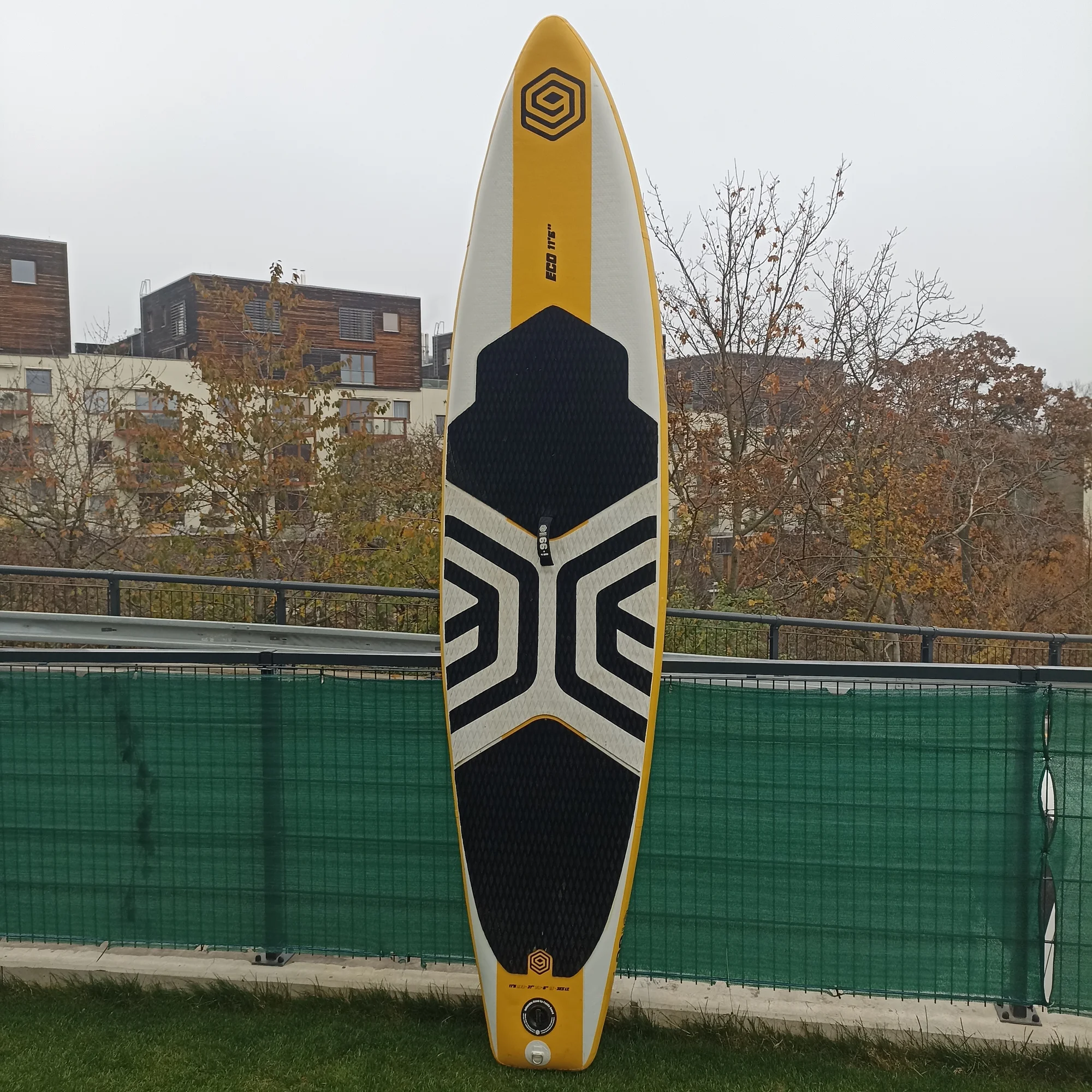 Půjčení koloběžek, kajaků či paddleboardů na Vltavě pro dva