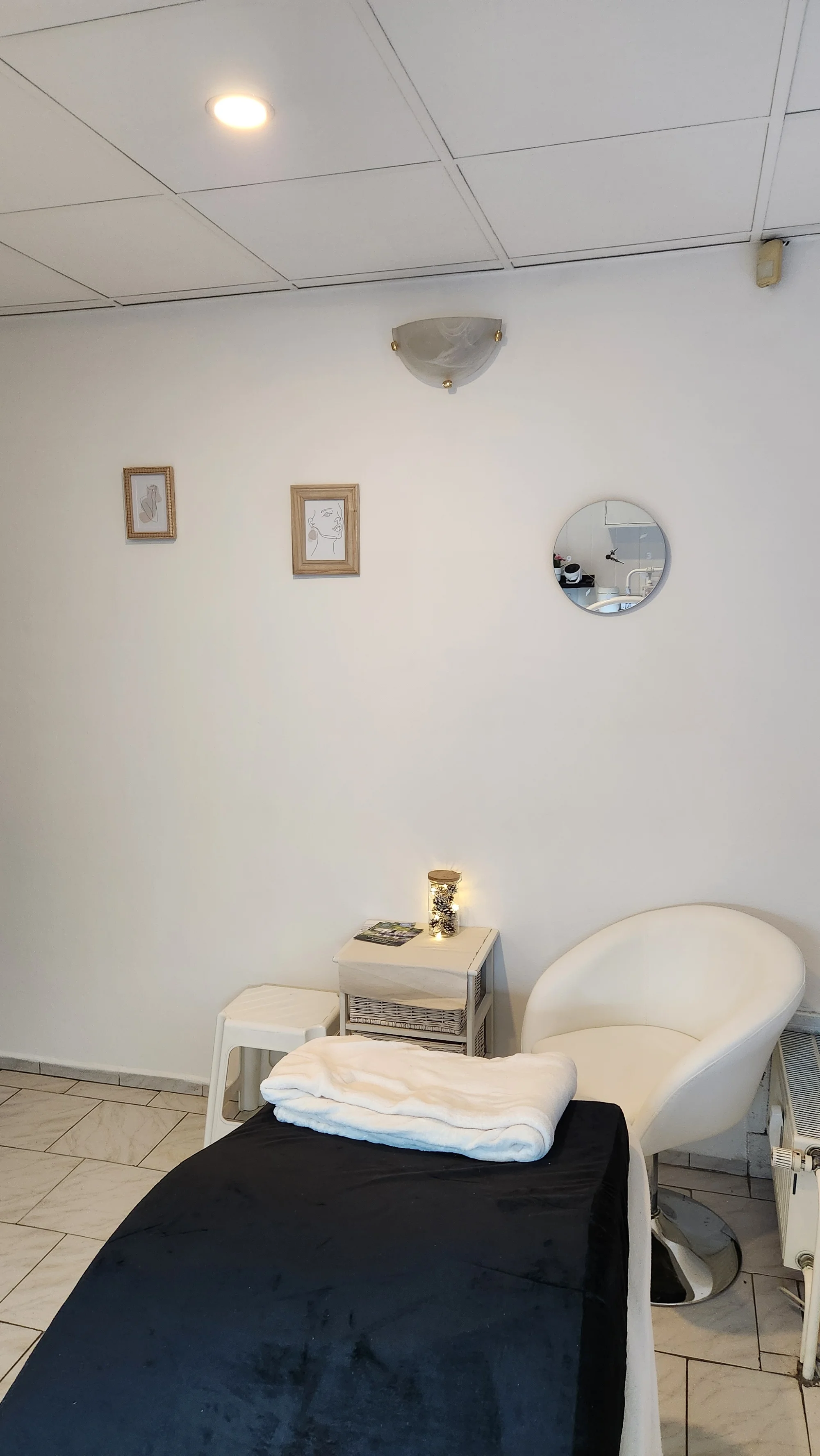 Kosmetická péče proti vráskám, akné i pigmentovým skvrnám: nanoneedling i biomicroneedling
