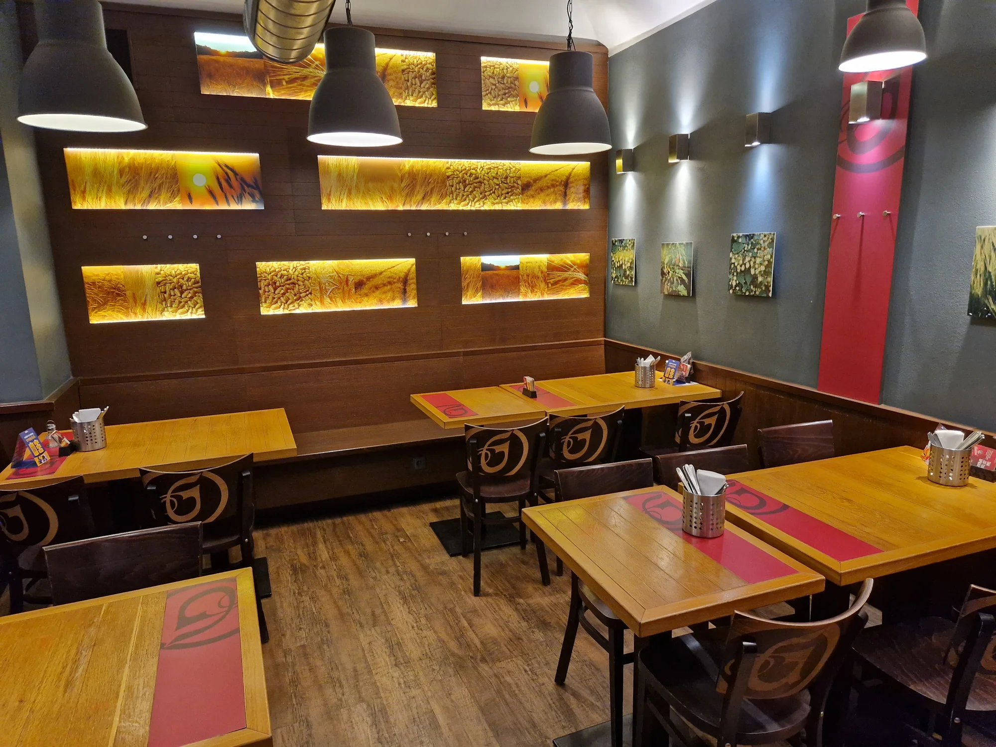 Masová hostina na Smíchově: burger menu, žebra, krkovice a křídla i stripsy a řízečky