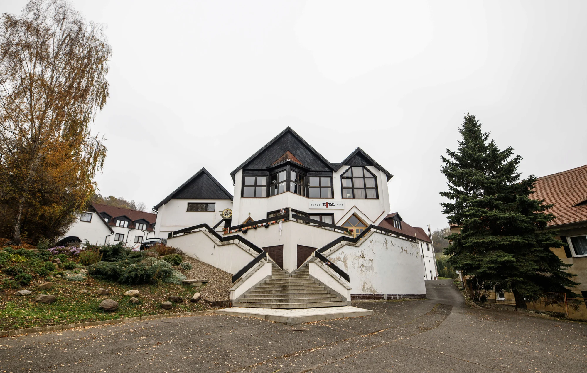 Hotel v Českém středohoří se snídaněmi či polopenzí a saunou