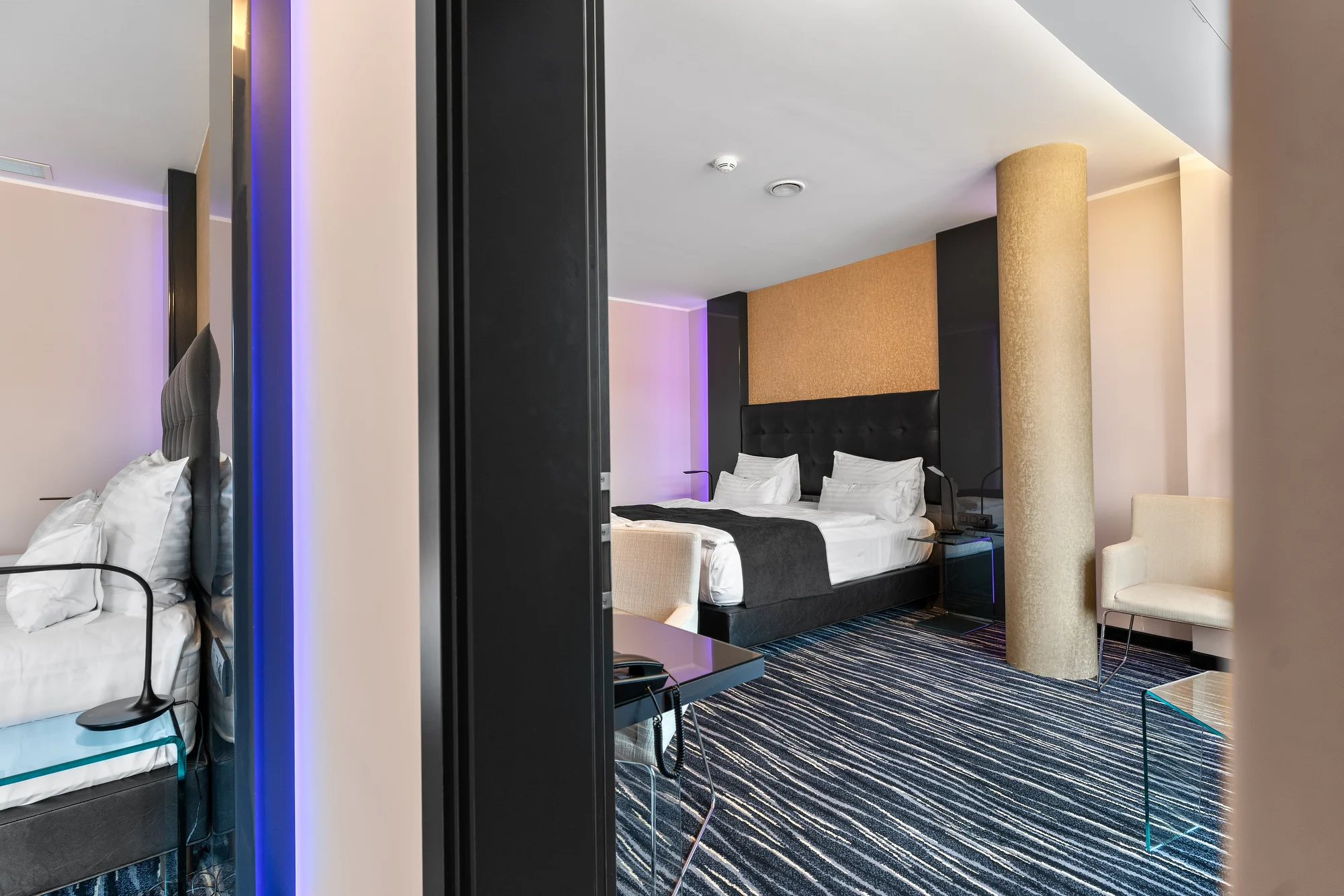Pobyt v hotelu v Tančícím domě s krásným výhledem vč. snídaně i menu od Ondřeje Slaniny