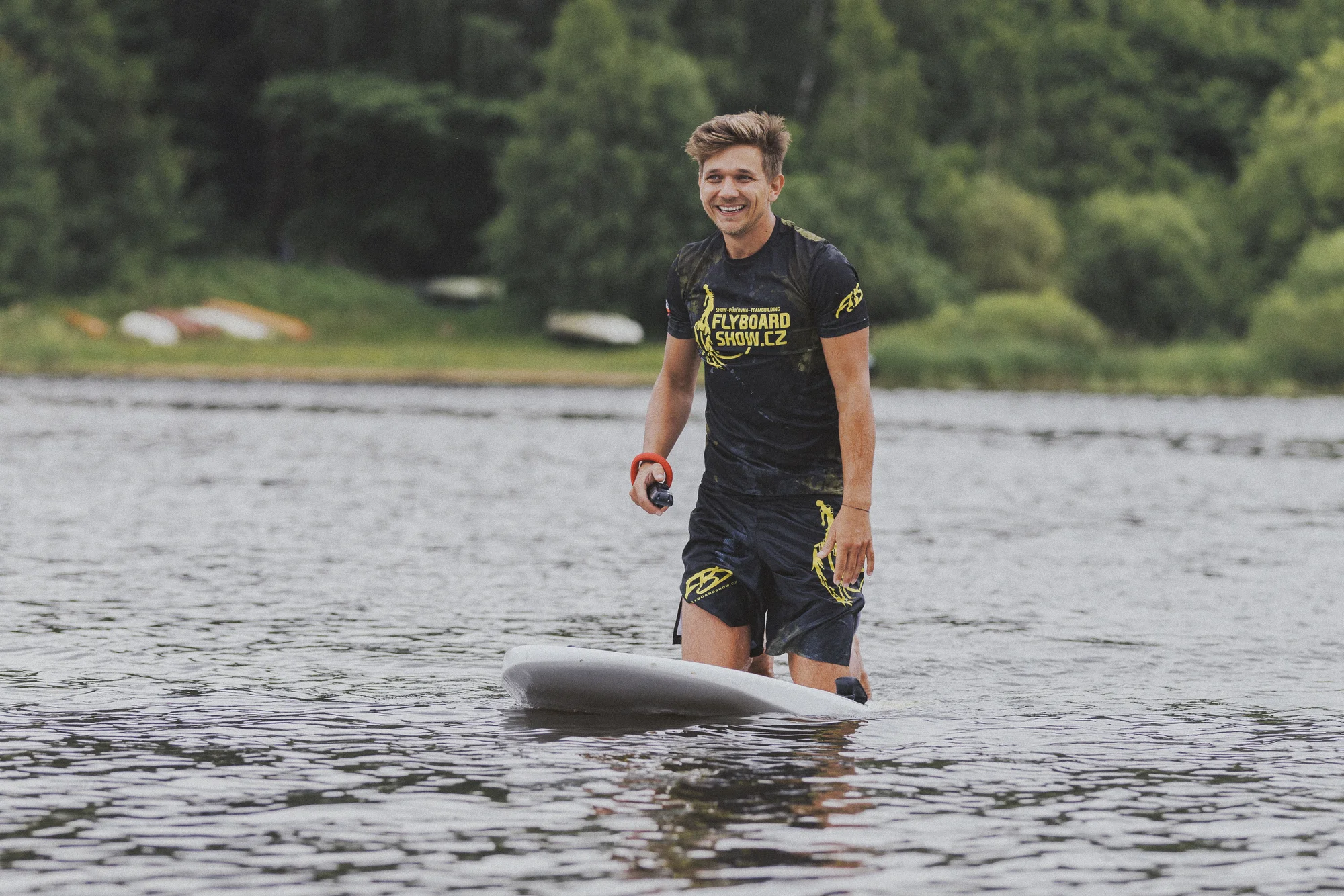 Adrenalin na vodě: mix netradičních vodních sportů s FlyboardShow