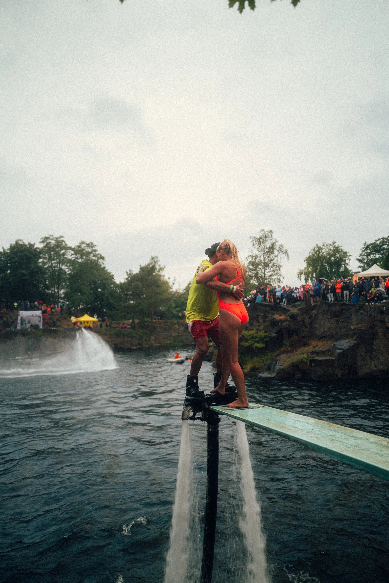 Zážitek na flyboardu na míru: tandemový let, dárková lekce či rozlučka se svobodou nebo jiná oslava