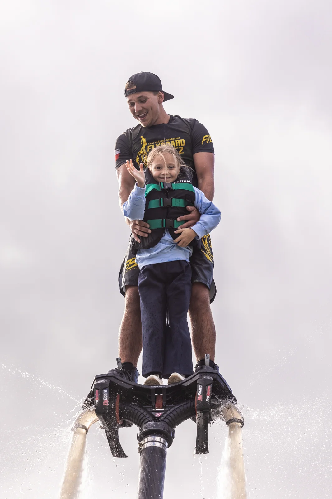 Zážitek na flyboardu na míru: tandemový let, dárková lekce či rozlučka se svobodou nebo jiná oslava