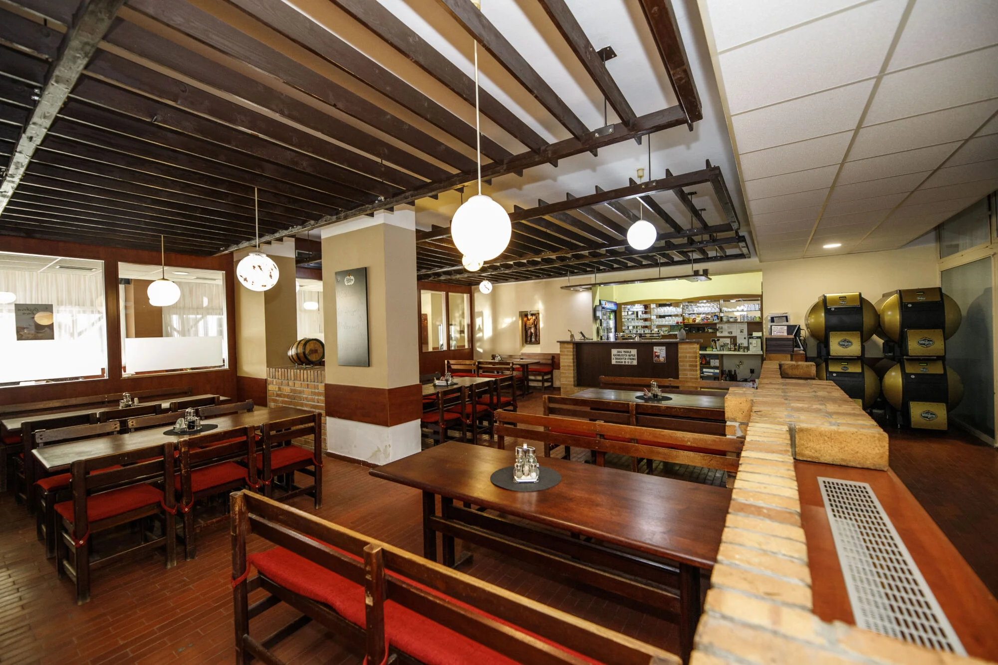 Otevřený voucher do wellness hotelu: privátní sauna, masážní křesla i bowling, 500–2000 Kč