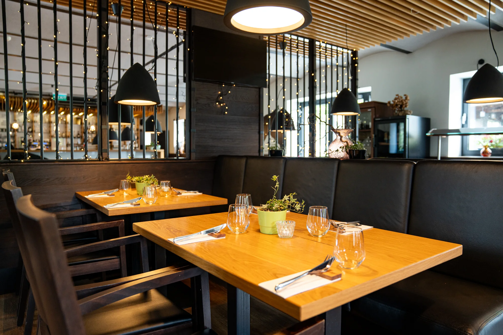 Voucher na 500–2 000 Kč na cokoliv v zámecké restauraci Konírna
