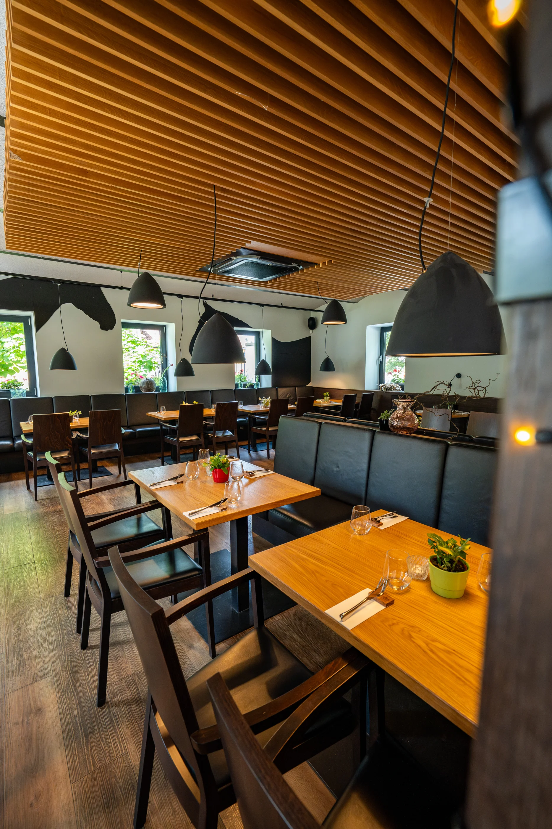 Voucher na 500–2 000 Kč na cokoliv v zámecké restauraci Konírna