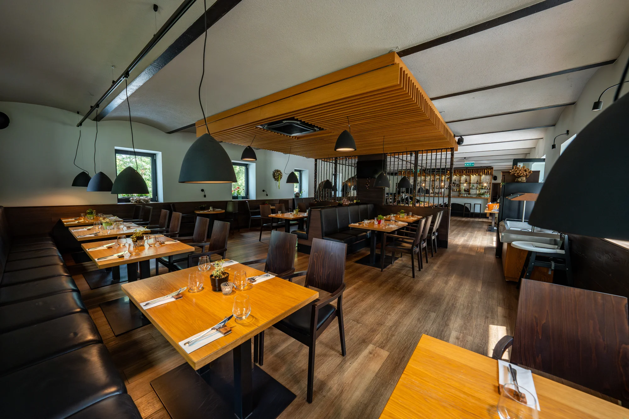 Voucher na 500–2 000 Kč na cokoliv v zámecké restauraci Konírna