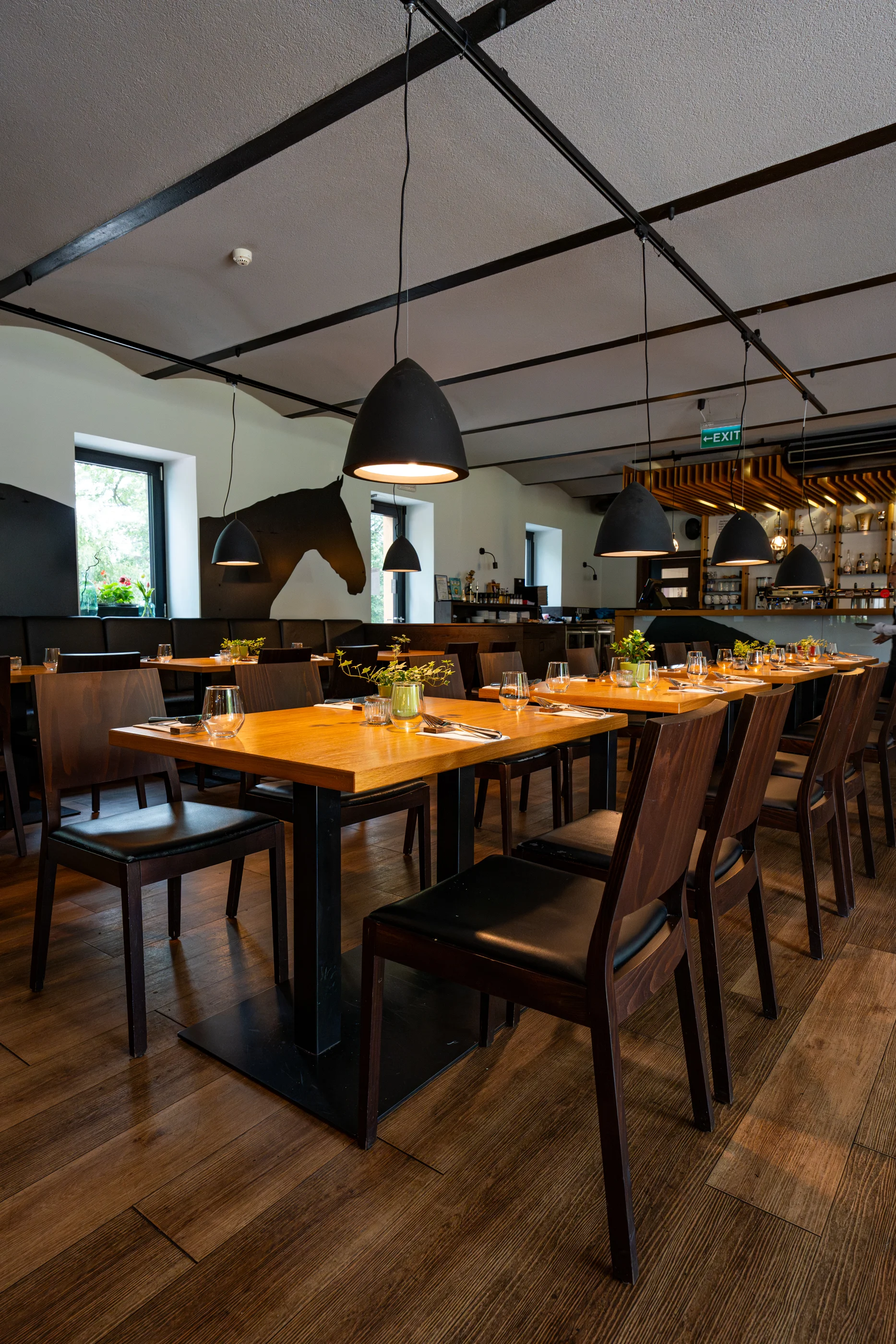 Voucher na 500–2 000 Kč na cokoliv v zámecké restauraci Konírna