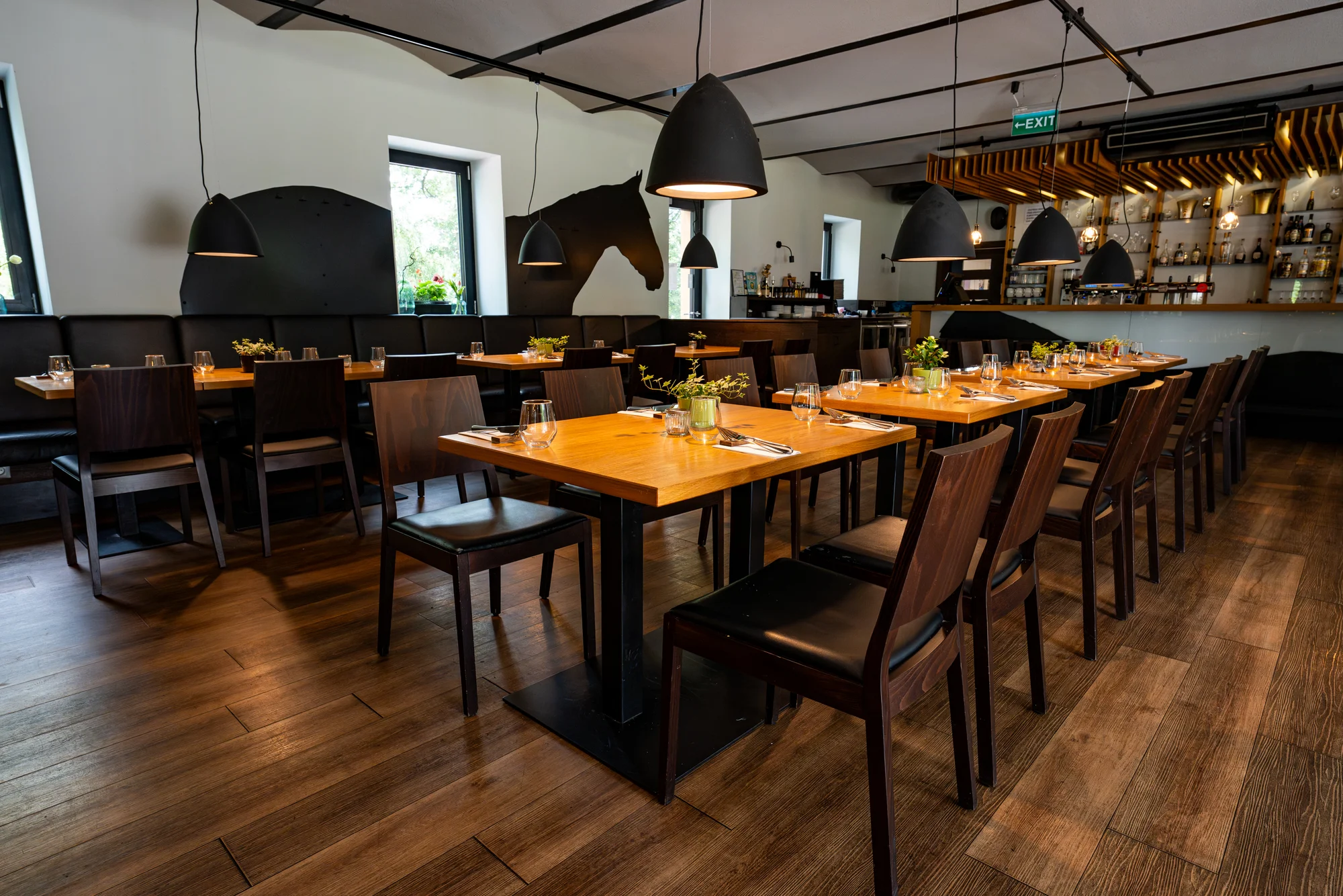 Voucher na 500–2 000 Kč na cokoliv v zámecké restauraci Konírna