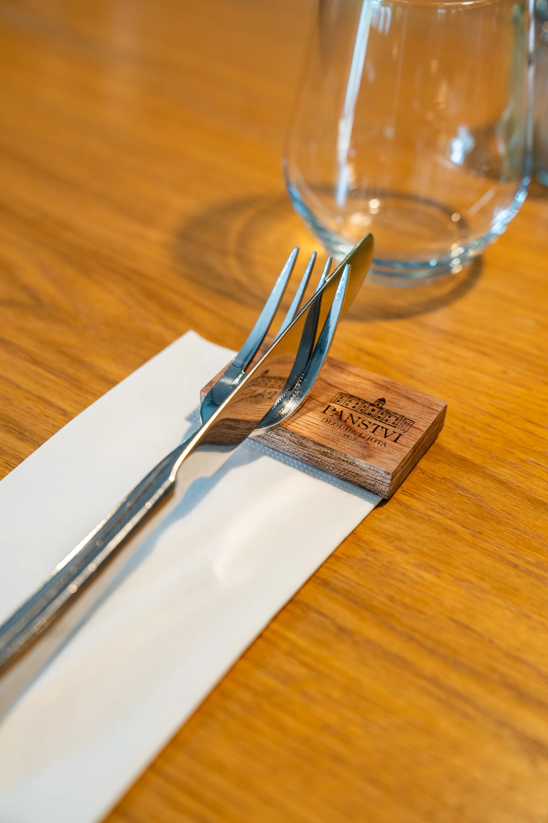 Voucher na 500–2 000 Kč na cokoliv v zámecké restauraci Konírna